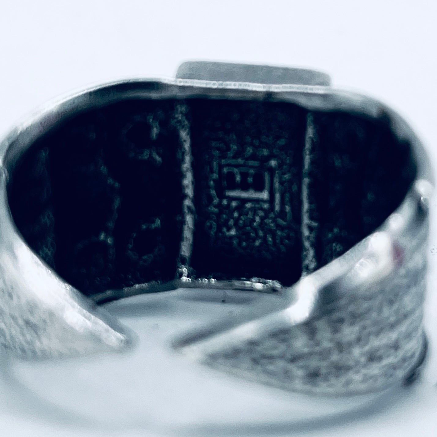 Anello Artigianale ONICE Mod. SPILLA Realizzato con Antica spilla in Argento (Prima Metà del ’900)