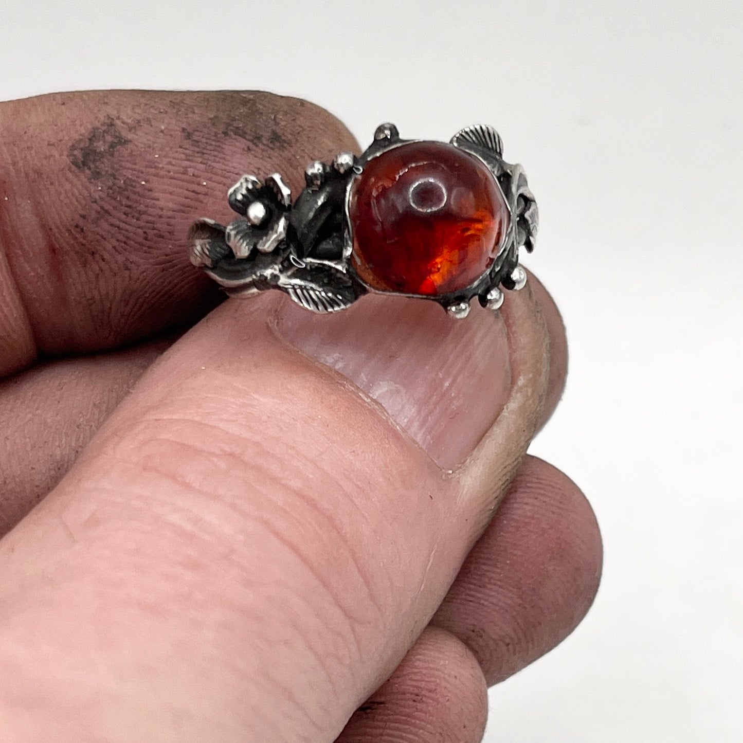 Anello Artigianale SPILLA AMBRA Mod. SPILLA Realizzato con Antica spilla in Argento (Prima Metà del ’900)
