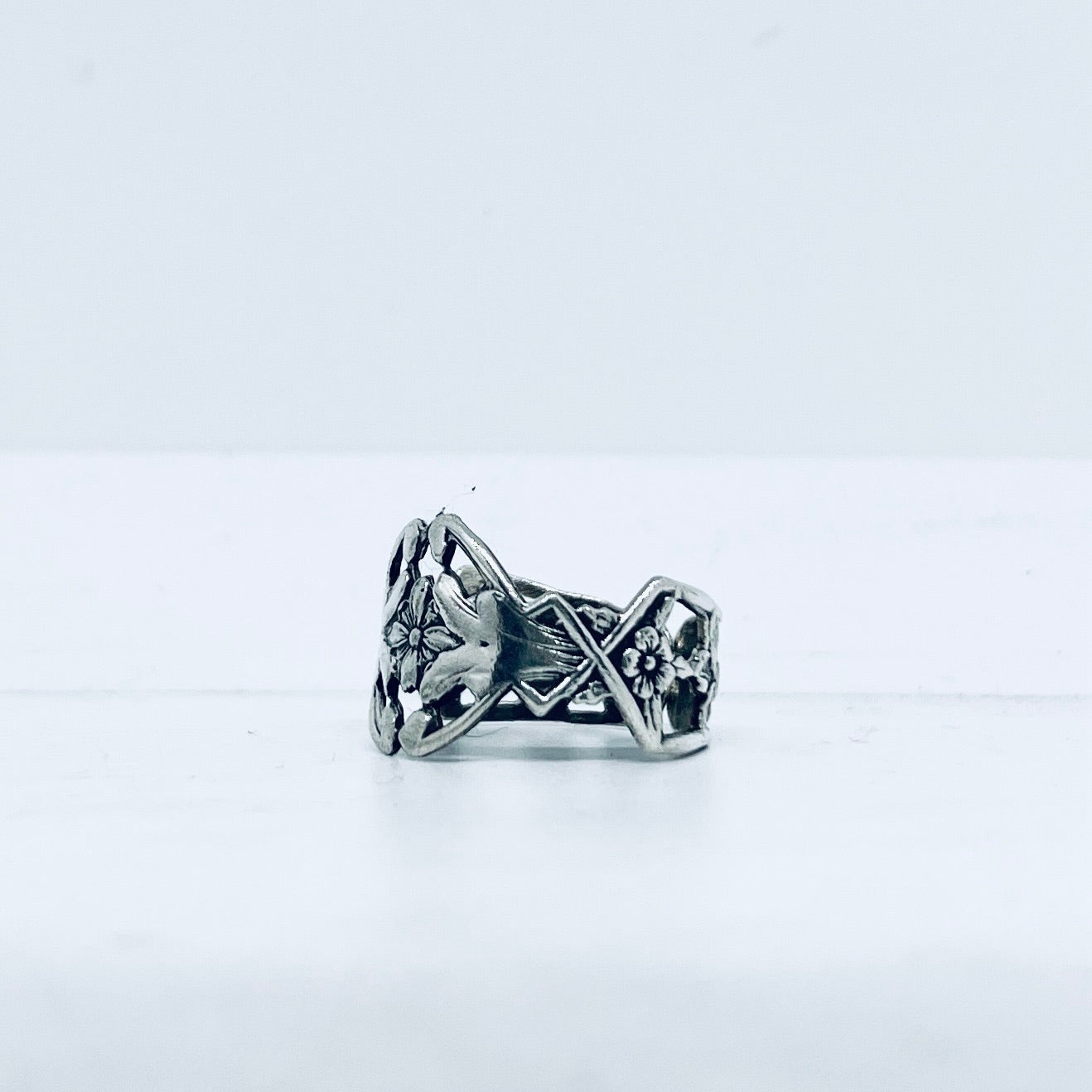 Anello Artigianale FIORE TONDO Mod. SPILLA Realizzato con Antica spilla in Argento (Prima Metà del ’900)