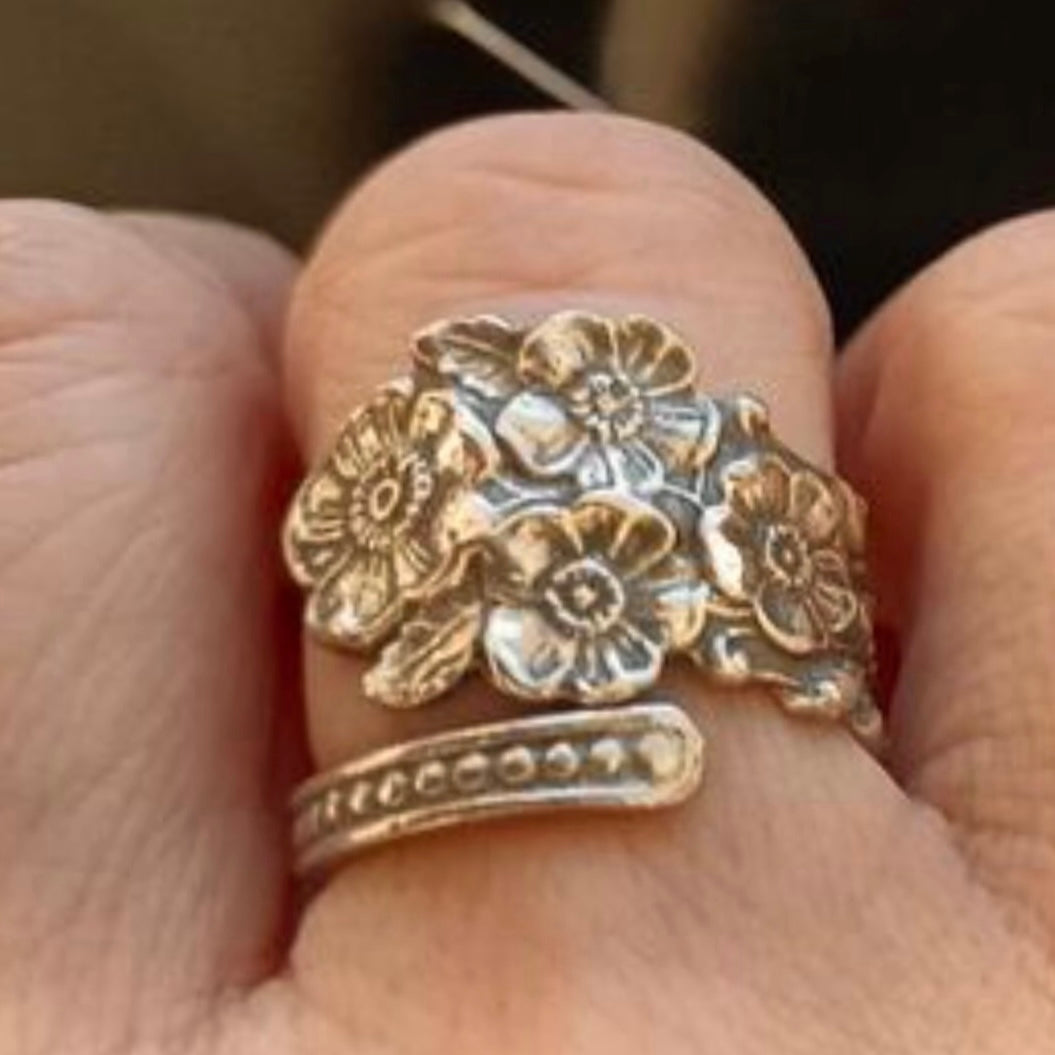 Anello Artigianale TEMPESTA DI FIORI Mod. CLASSICO/SPIRALE  Realizzato con Antica posata in Argento (Prima Metà del ’900)