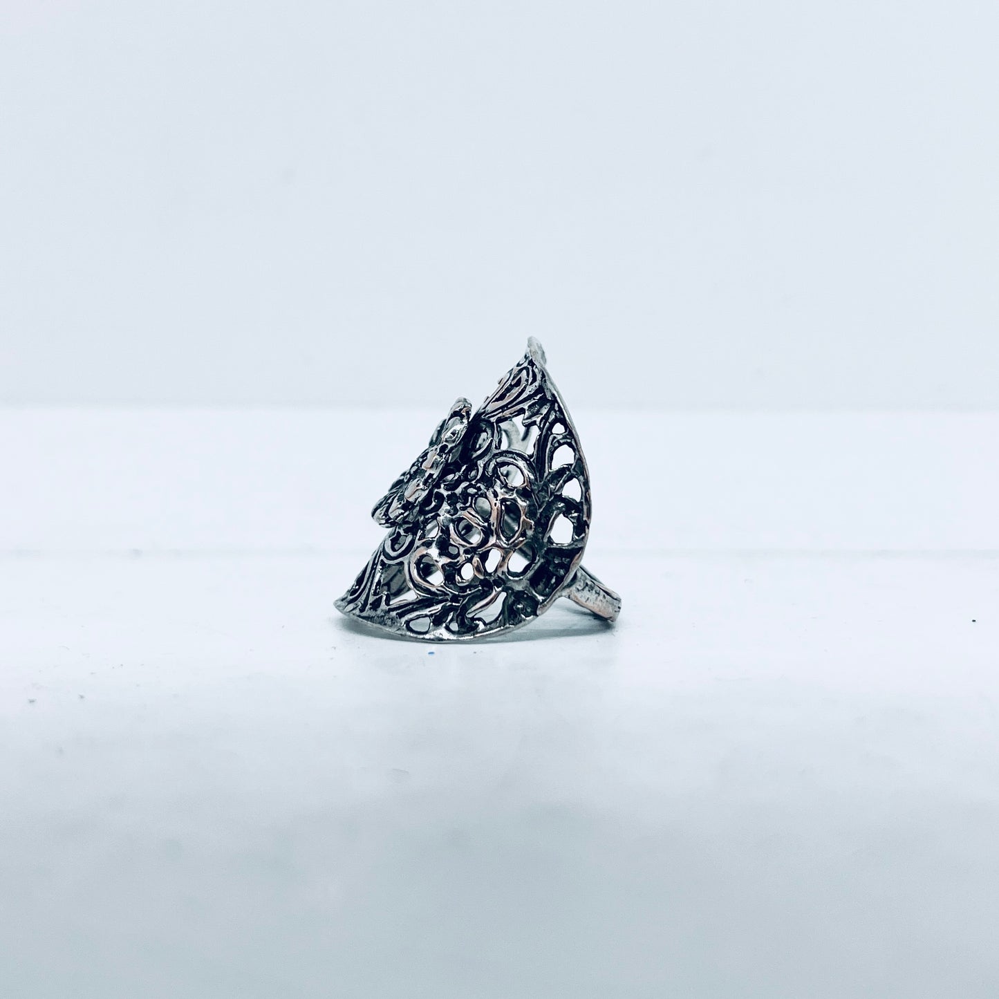 Anello Artigianale “TRAFORATO MARGHERITA” Mod. INTERO  Realizzato con intero Antico Cucchiaino in Argento (Prima Metà del ’900)