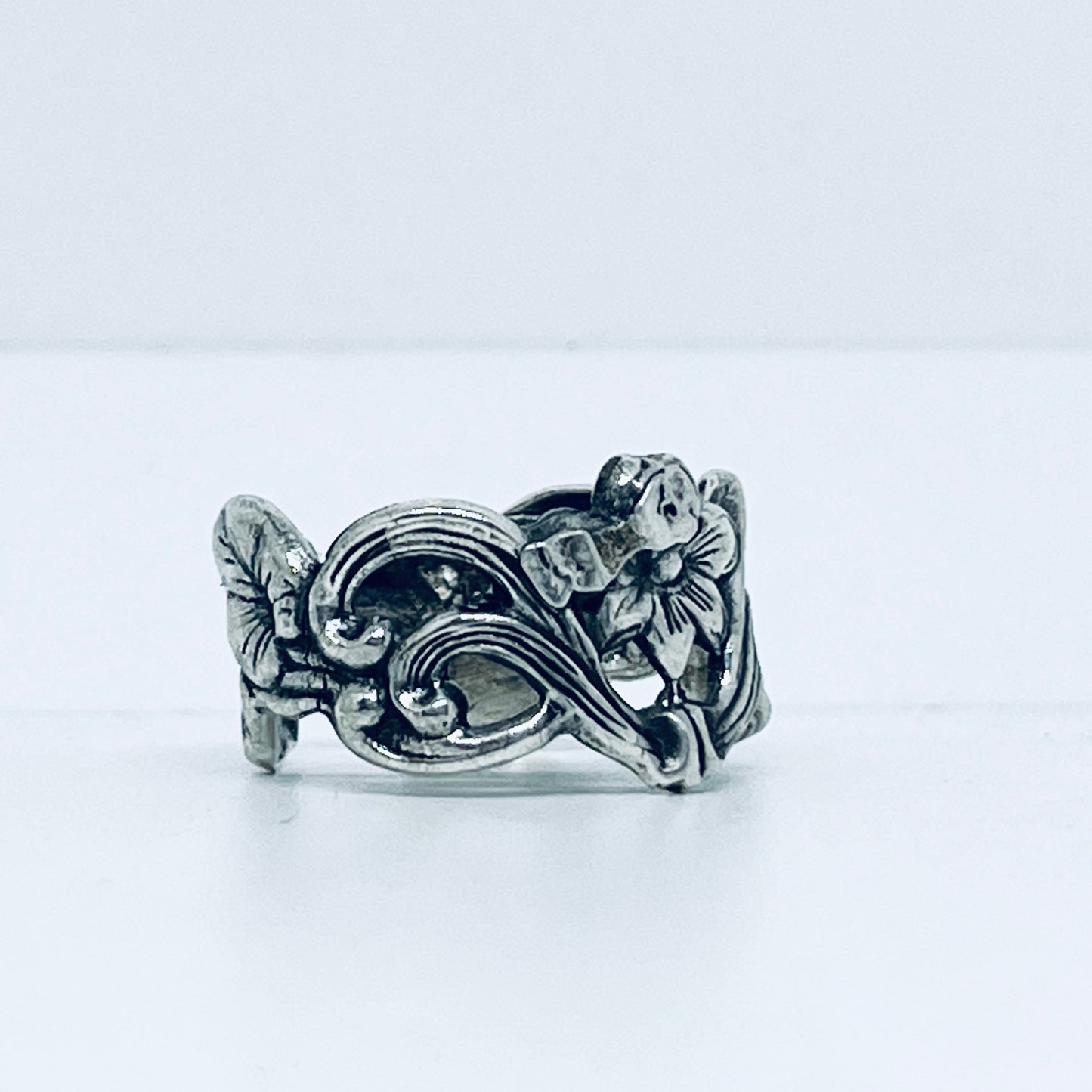 Anello Artigianale NARCISO Mod. SPILLA Realizzato con Antica spilla in Argento (Prima Metà del ’900)
