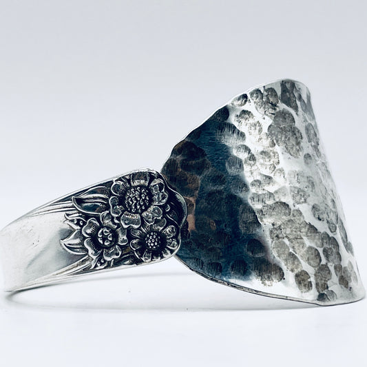 Bracciale Artigianale GIRASOLI  Mod. CUCCHIAIO MARTELLATO  Realizzato con Antica posata in Argento (Prima Metà del ’900)