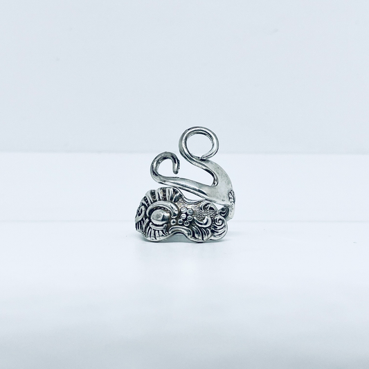 Anello Artigianale Mod. FORCHETTINA RICCIOLI Realizzato con intera antica forchettina in Argento (Prima Metà del ’900)