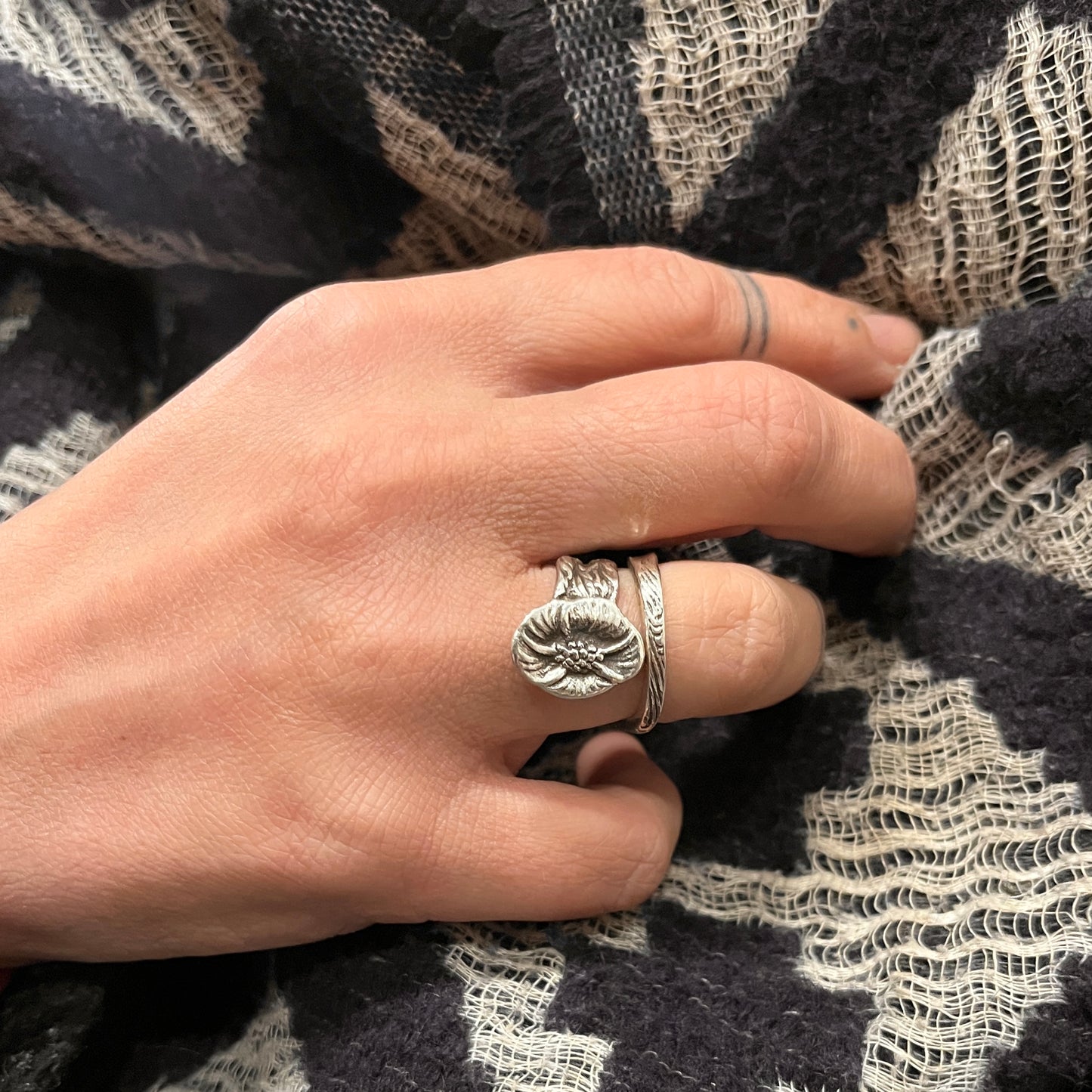 Anello Artigianale PAPAVERO 02 Mod. SPIRALE  Realizzato con  Antica posata in Argento (Prima Metà del ’900)