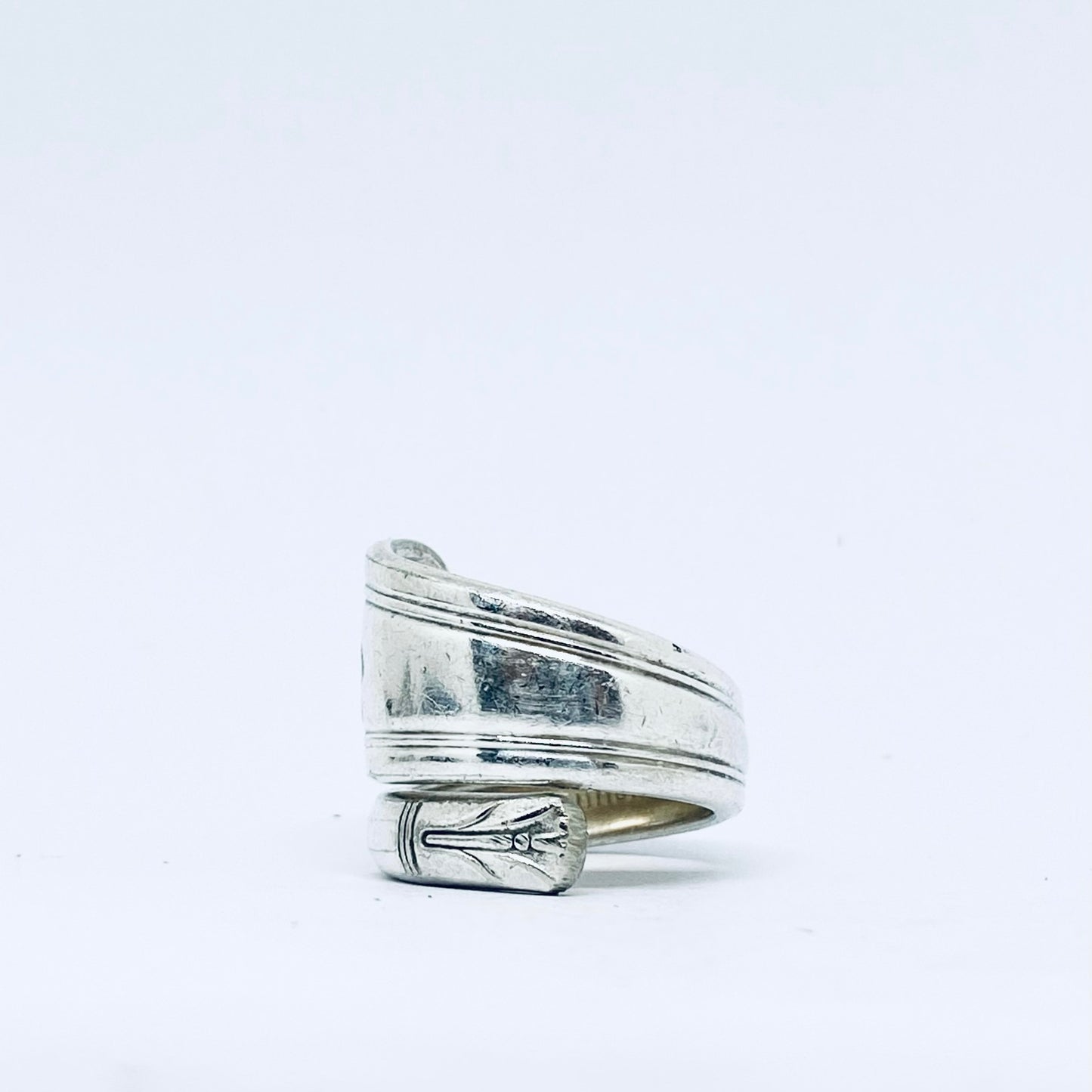 Anello Artigianale con Iniziale I