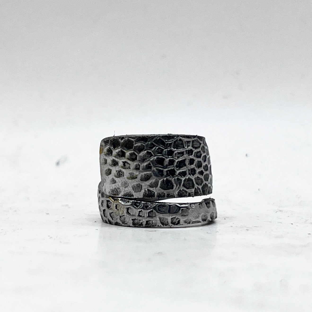 Anello Artigianale Mod. CLASSICO/SPIRALE/SOVRAPPOSTO PITONATO  Realizzato con Forchettina in ACCIAIO