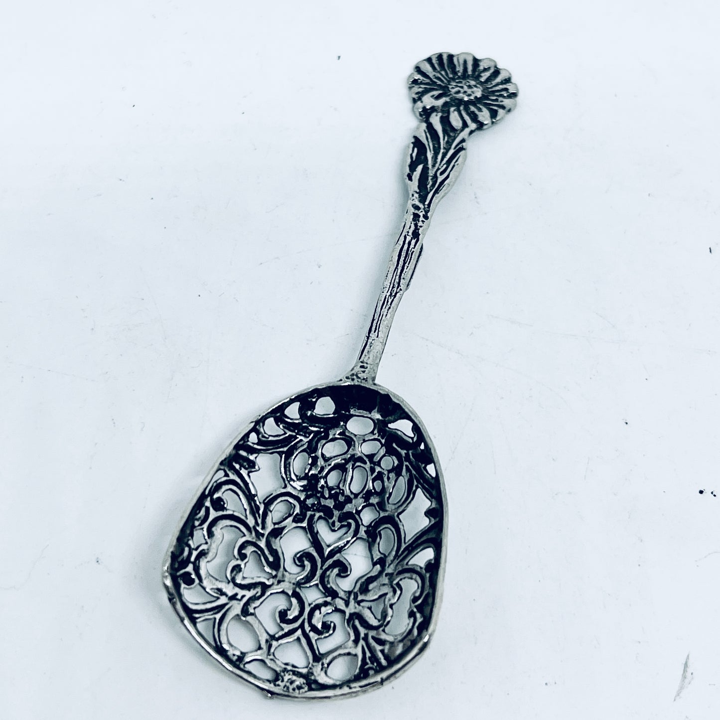Anello Artigianale “TRAFORATO MARGHERITA” Mod. INTERO  Realizzato con intero Antico Cucchiaino in Argento (Prima Metà del ’900)