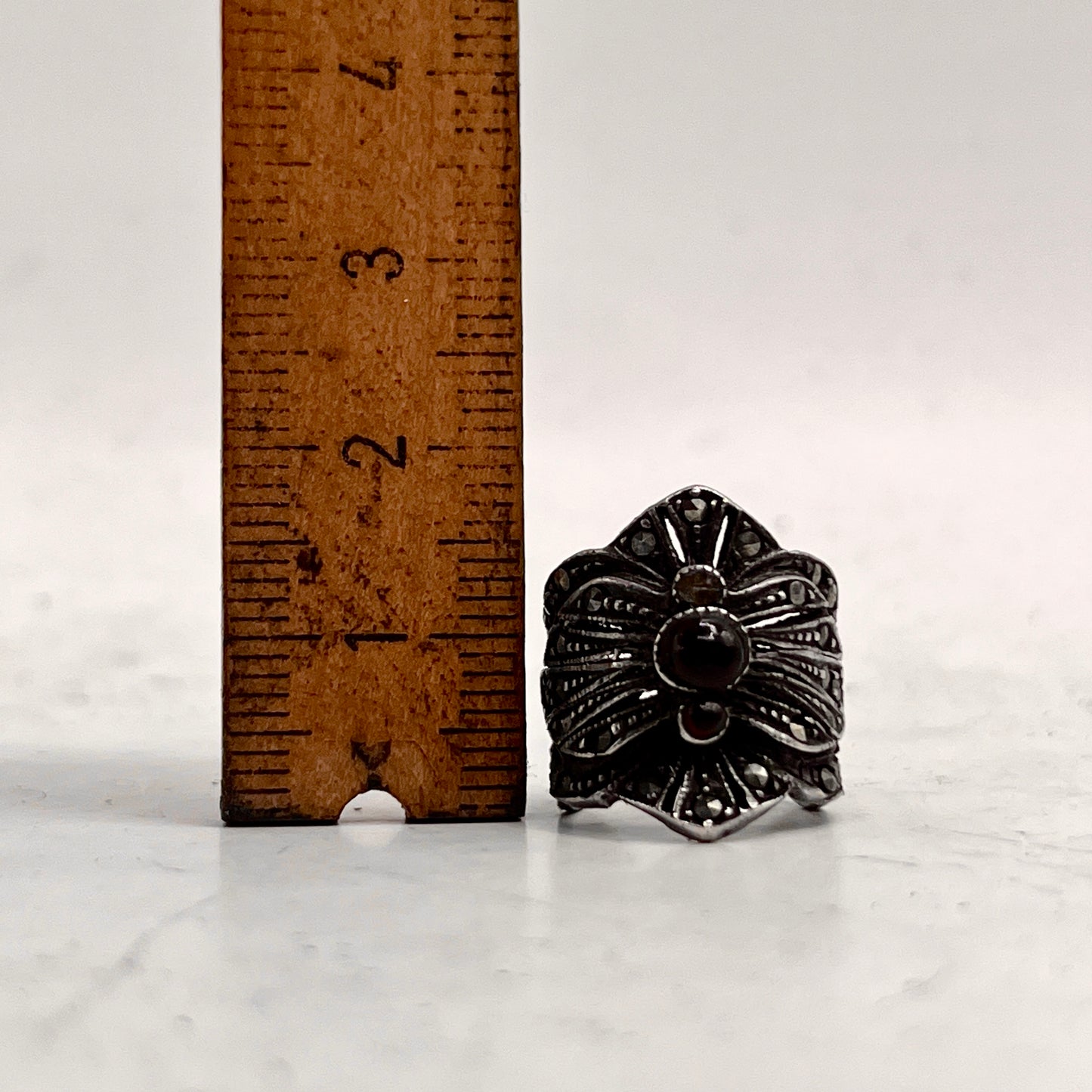 Anello Artigianale GRANATO Mod. SPILLA Realizzato con Antica spilla in Argento (Prima Metà del ’900)