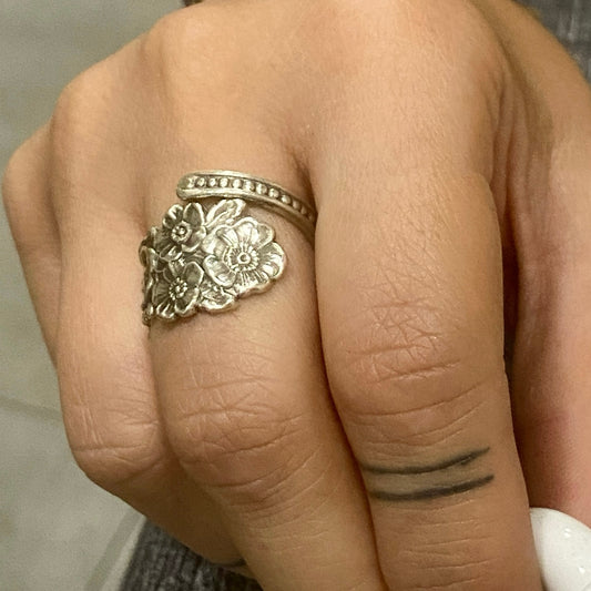 Anello Artigianale TEMPESTA DI FIORI Mod. CLASSICO/SPIRALE  Realizzato con Antica posata in Argento (Prima Metà del ’900)