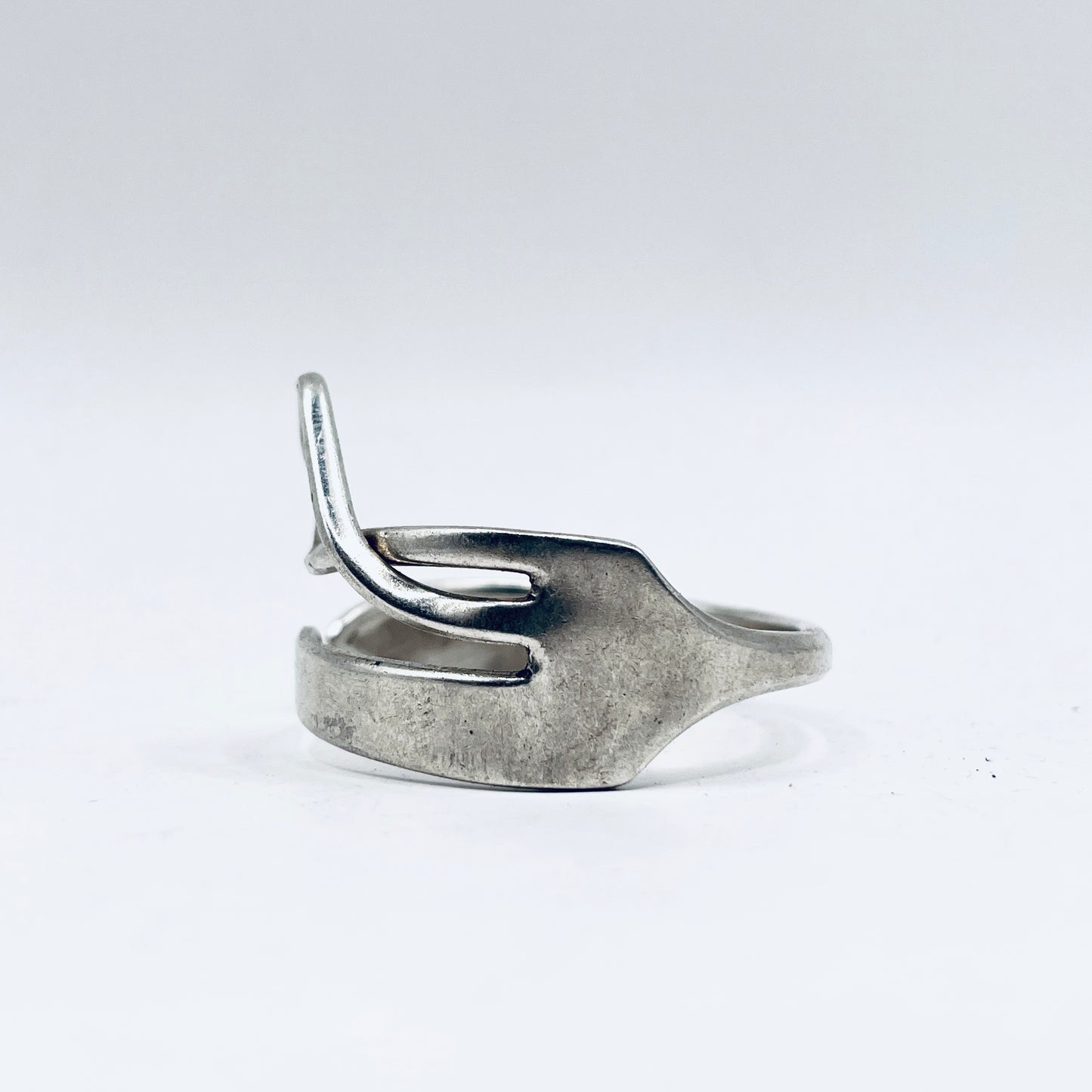 Bracciale Artigianale Mod. FORCHETTA  CUORE TRE REBBI Realizzato con Antica posata in lega d’argento (Prima Metà del ’900)