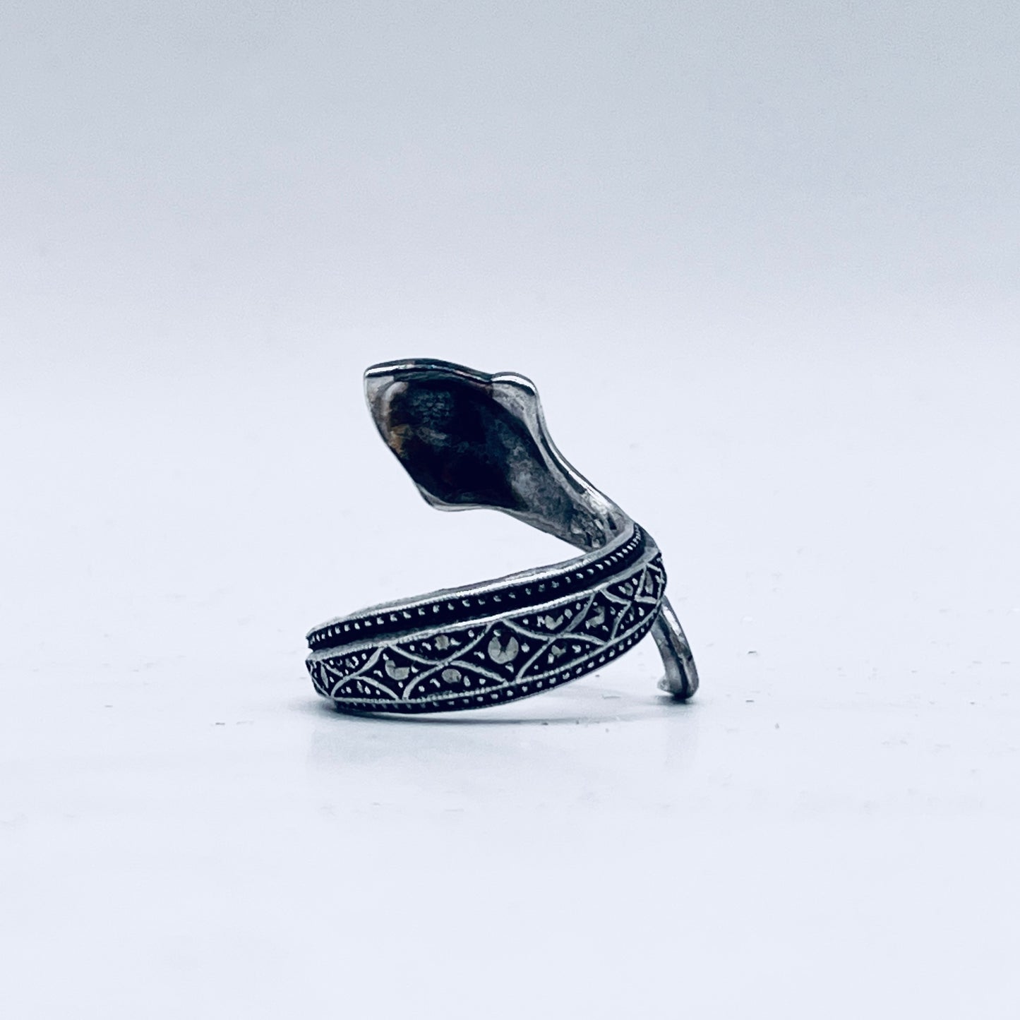 Anello Artigianale da GECO a SERPENTE Mod. SPILLA Realizzato con Antica spilla in Argento (Prima Metà del ’900)