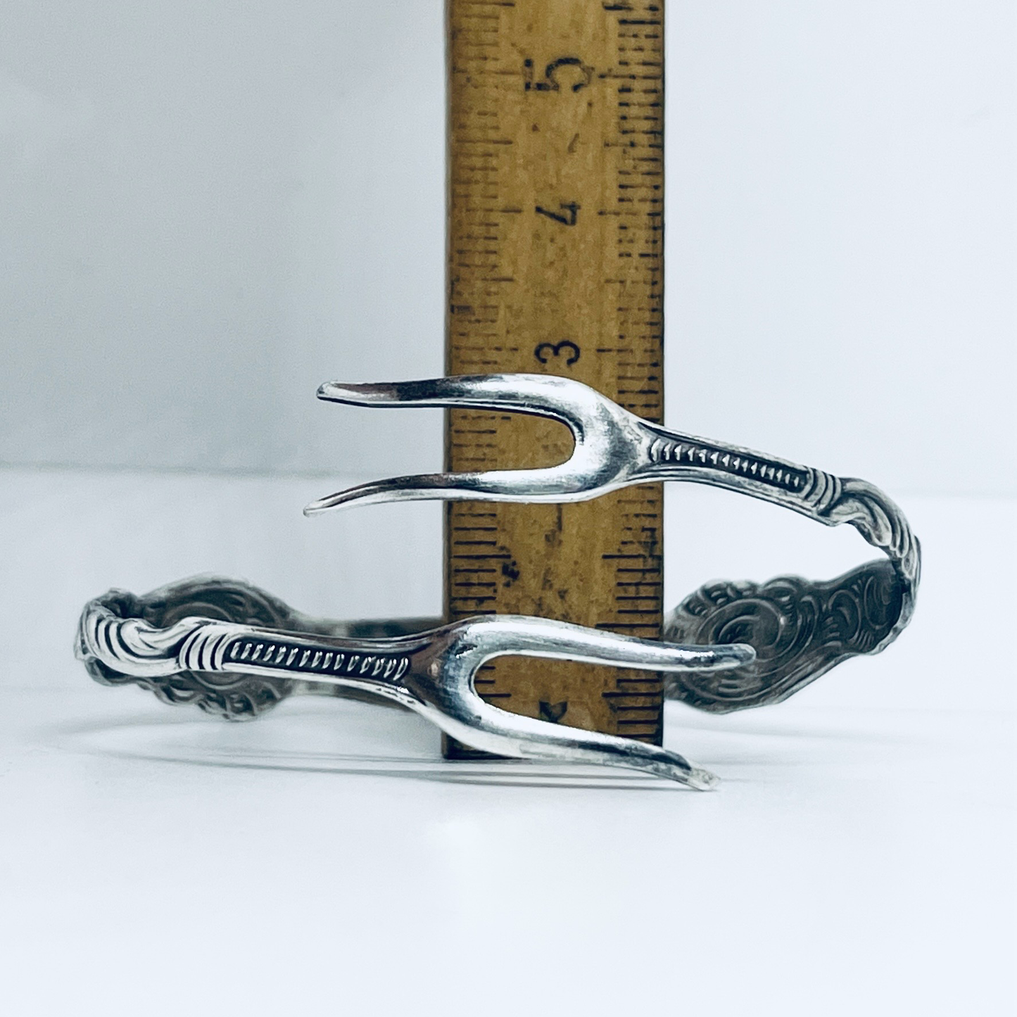Bracciale Artigianale Mod. PINZETTA ZUCCHERO  Realizzato con Antica posata in Argento (Prima Metà del ’900)