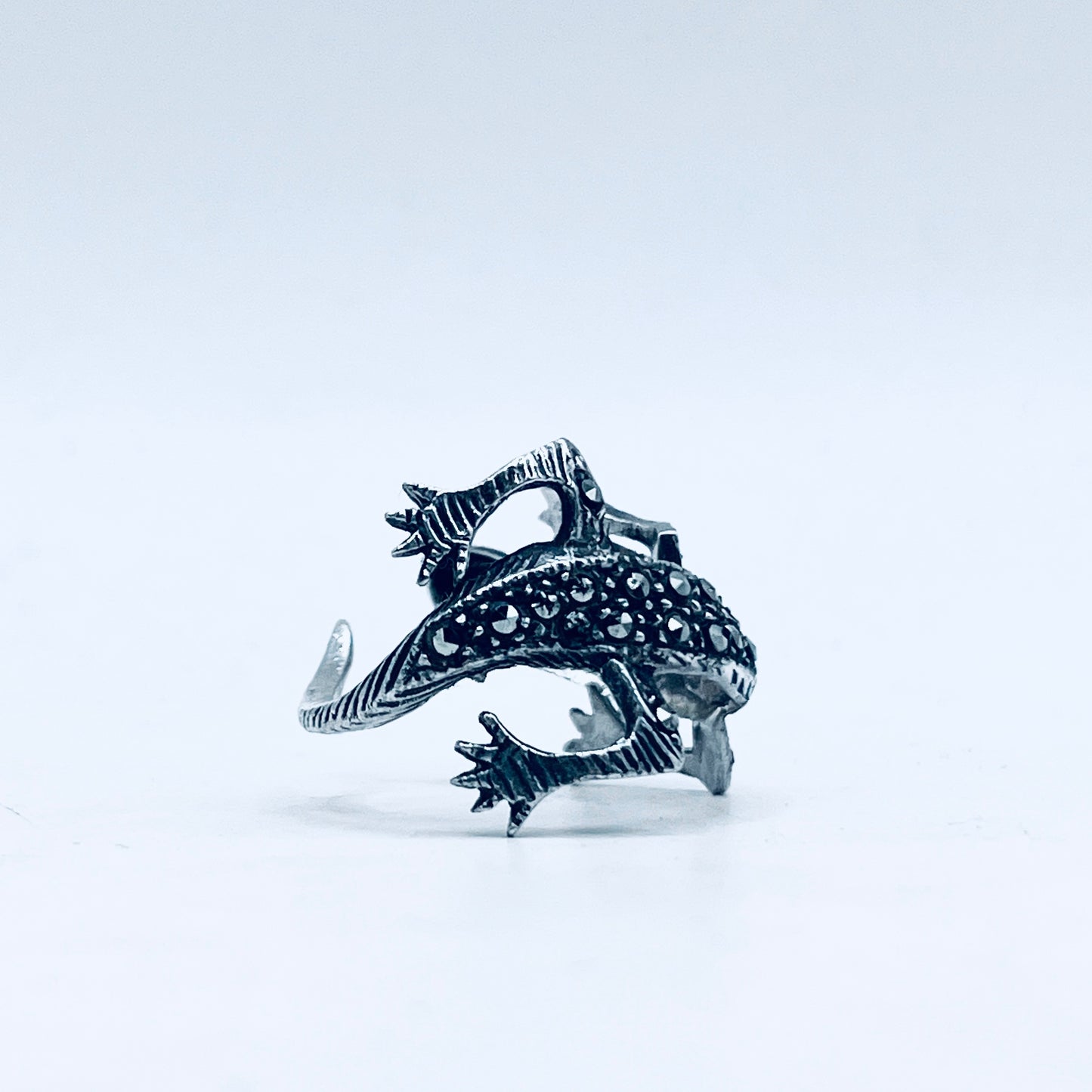 Anello Artigianale GECO RUBINI Mod. SPILLA Realizzato con Antica spilla in Argento e Marcasiti (Prima Metà del ’900)