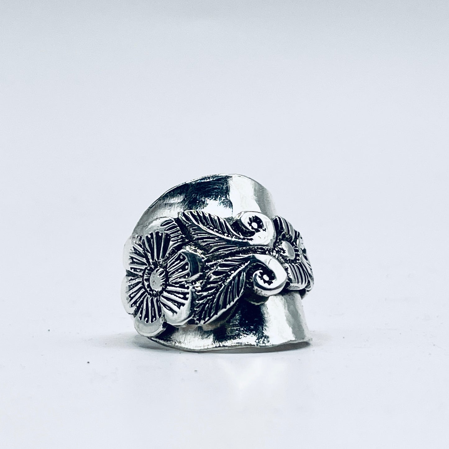 Anello Artigianale FIORE PERÙ Mod. INTERO MARTELLATO Realizzato con intero Antico Cucchiaino in Argento 925(Prima Metà del ’900)