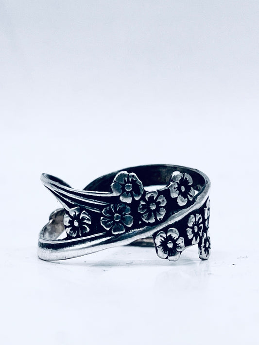 Anello Nontiscordardimé Infiniti ricavato da una spilla antica in argento 925