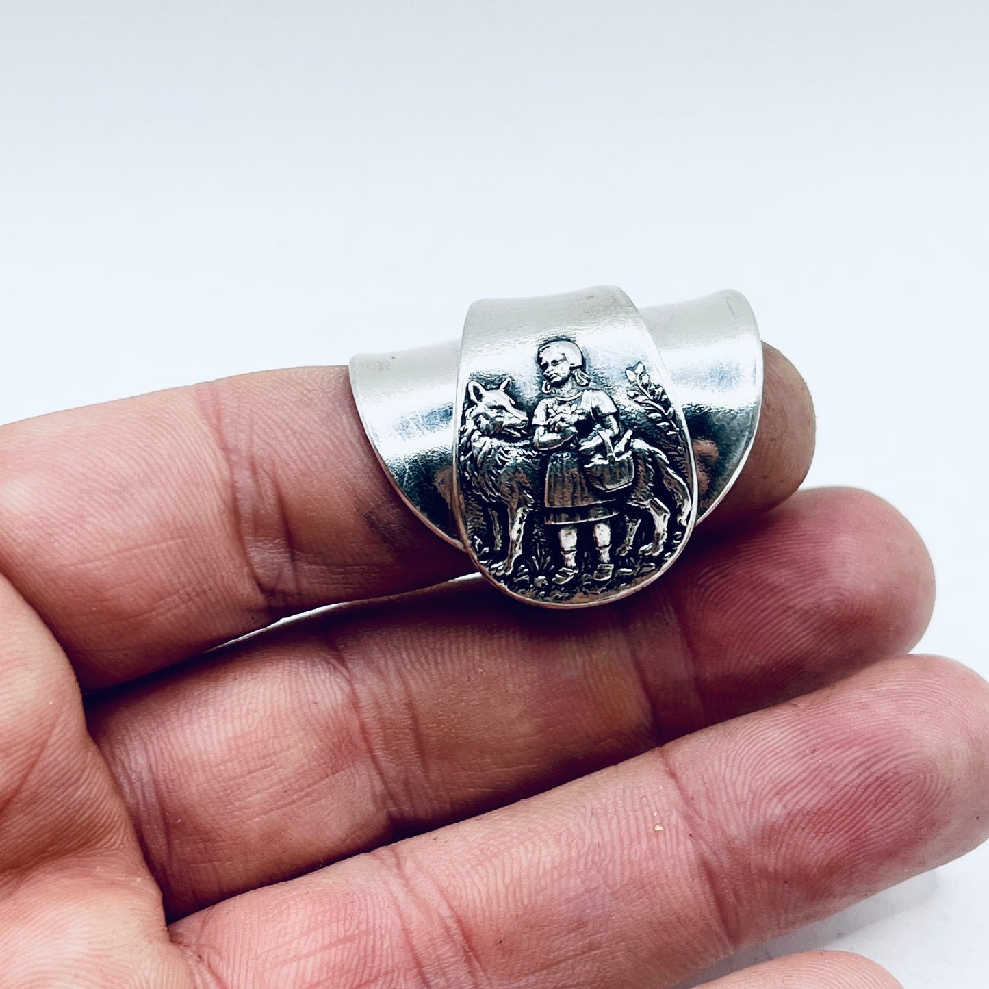 Anello Artigianale CAPPUCCETTO ROSSO&LUPO Mod. INTERO  CUCCHIAINO PAPPA Realizzato con intero Antico cucchiaino da pappa in Argento (Prima Metà del ’900)