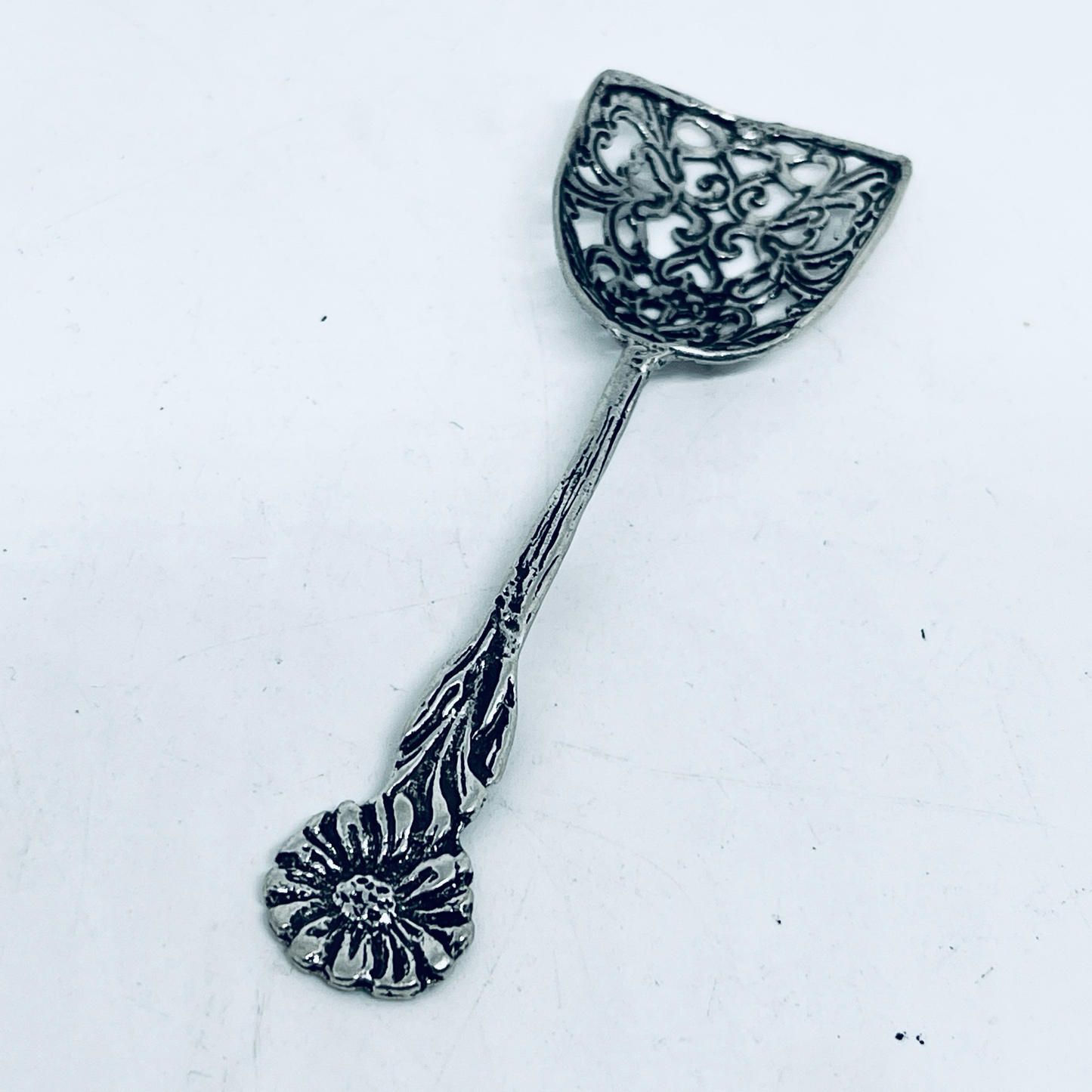 Pendente Artigianale MARGHERITA TRAFORATA Mod. CUCCHIAINO INTERO Realizzato con Antica Posata in Argento (Prima Metà del ’900)