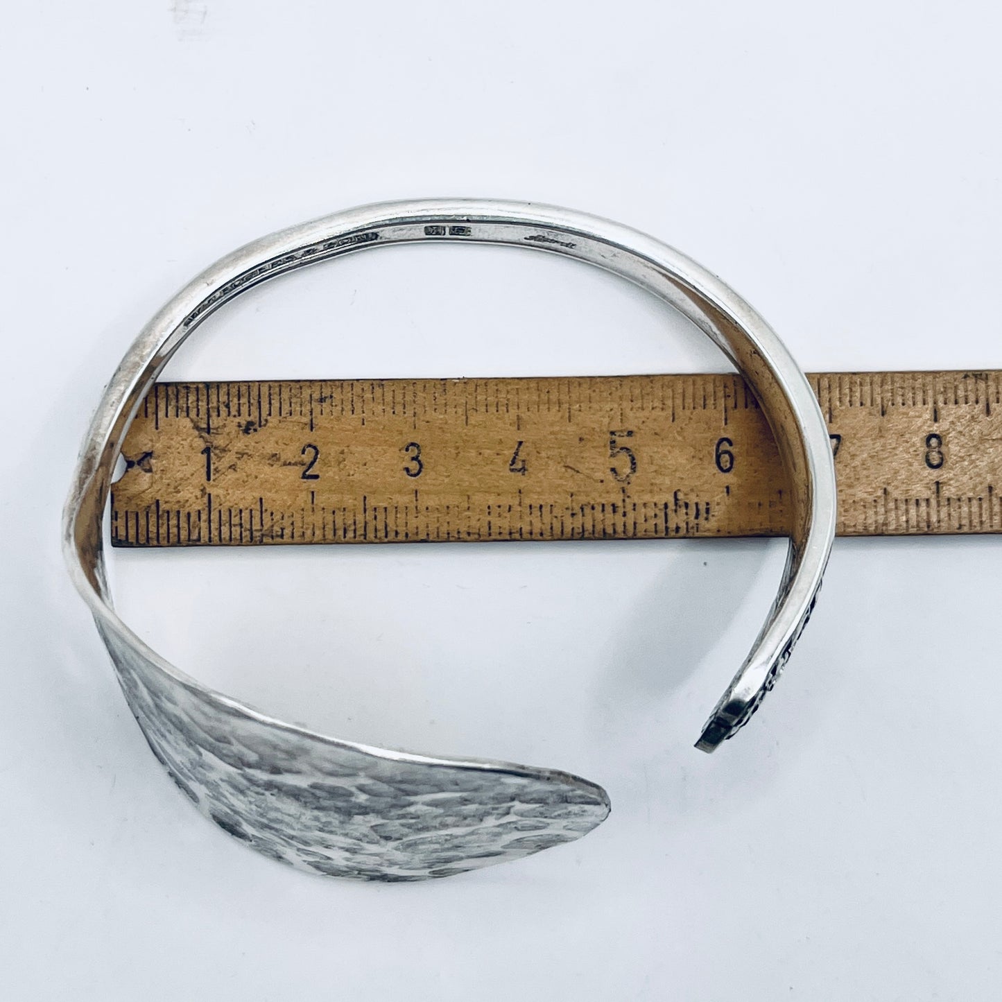 Bracciale Artigianale GIRASOLI  Mod. CUCCHIAIO MARTELLATO  Realizzato con Antica posata in Argento (Prima Metà del ’900)