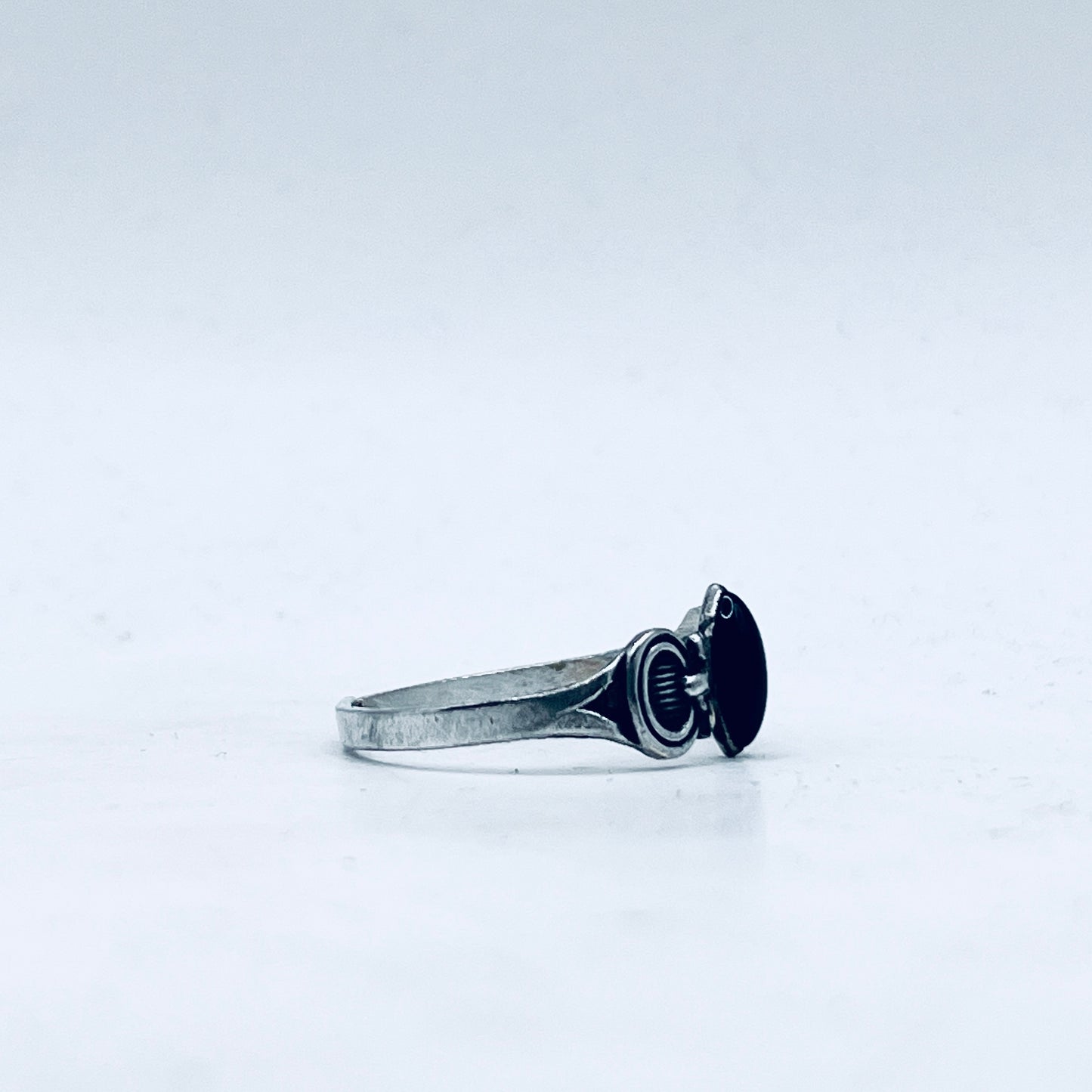 Anello Artigianale SPILLA ONICE Mod. SPILLA Realizzato con Antica spilla in Argento (Prima Metà del ’900)