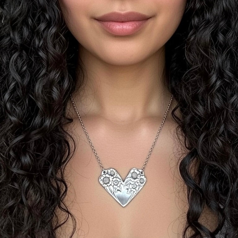 Pendente Artigianale Mod. CUORE SALDATO GIRASOLI Realizzato con Antica Posata in Argento (Prima Metà del ’900)