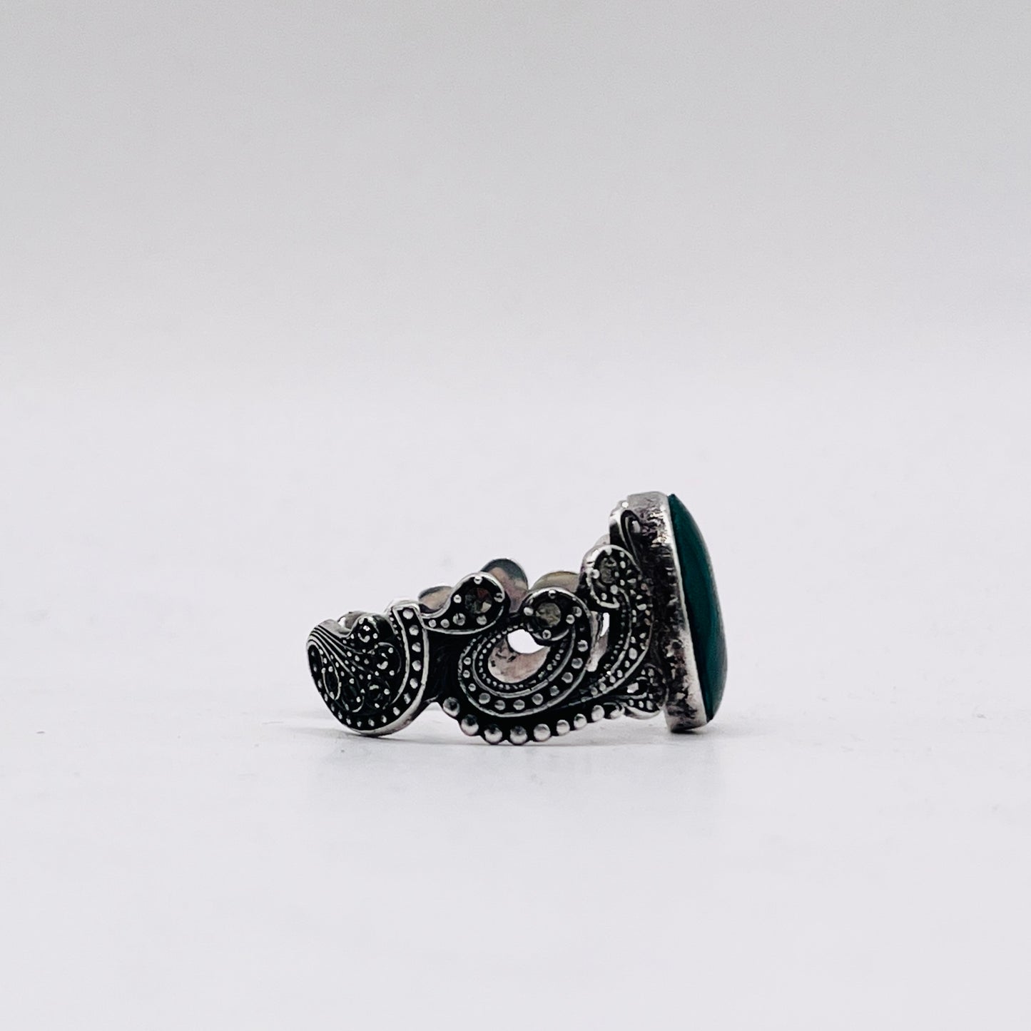 Anello Artigianale SPILLA MALACHITE Mod. SPILLA Realizzato con Antica spilla in Argento (Prima Metà del ’900)