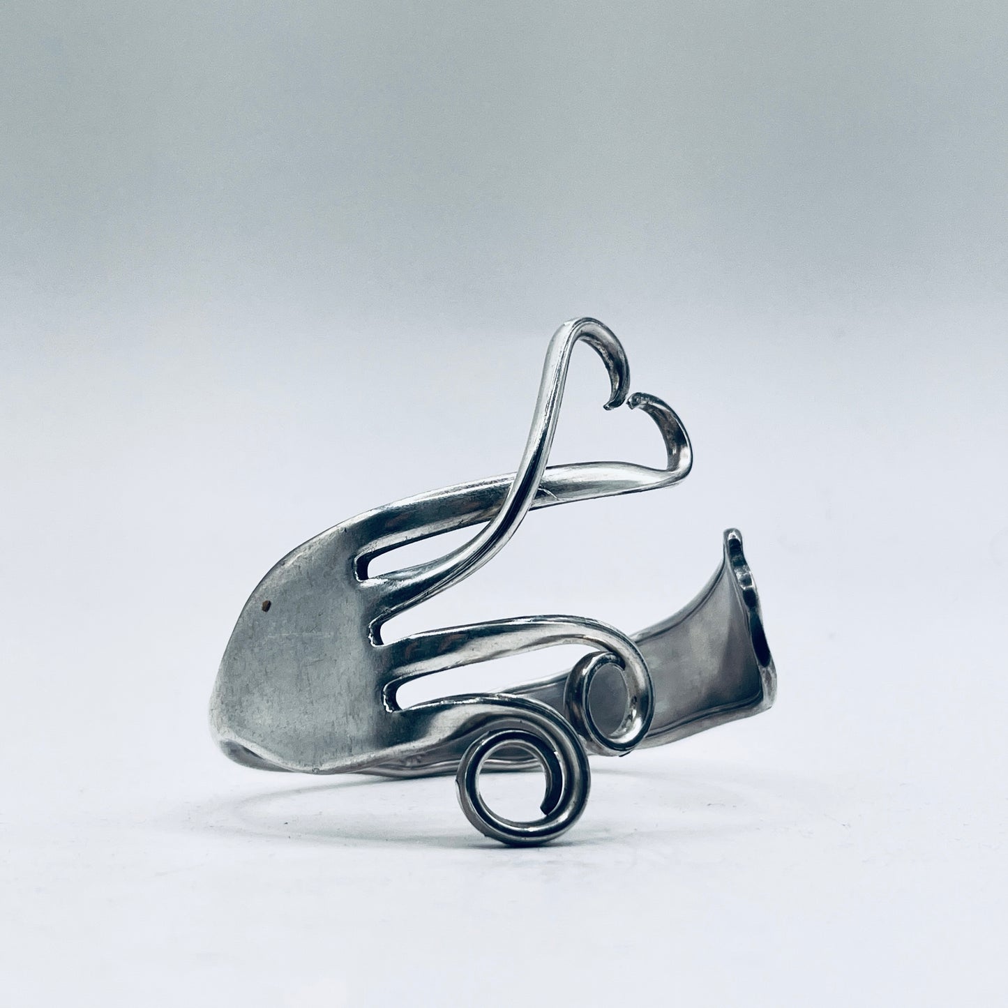 Bracciale Artigianale “SIREN” Mod. FORCHETTA  CUORE Realizzato con Antica posata in lega d’argento (Prima Metà del ’900)