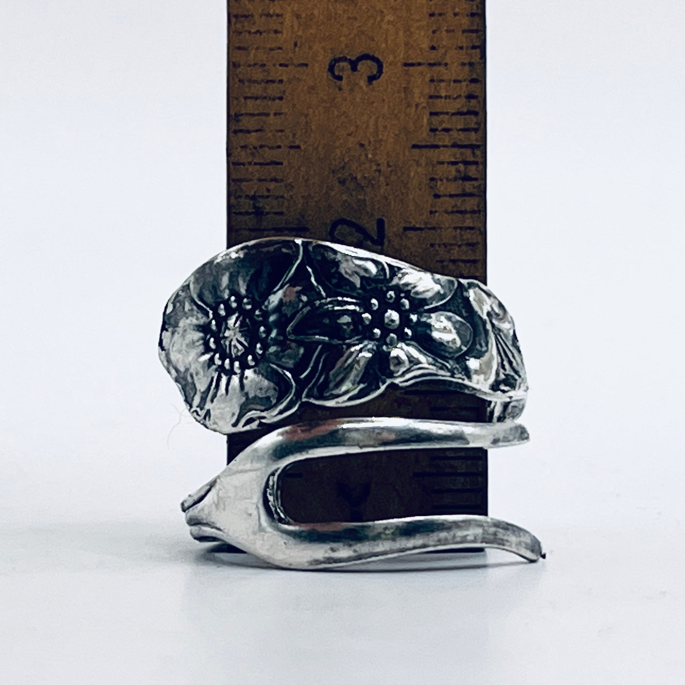 Anello Artigianale ANEMONE Mod. PINZETTA  Realizzato con Antica posata in Argento (Prima Metà del ’900)