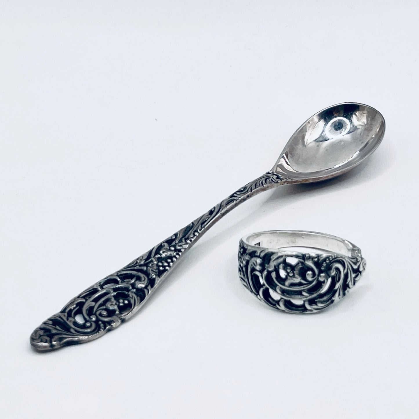 Anello Artigianale UVA TRAFORATO Mod. CLASSICO  Realizzato con Antica posata in Argento (Prima Metà del ’900)