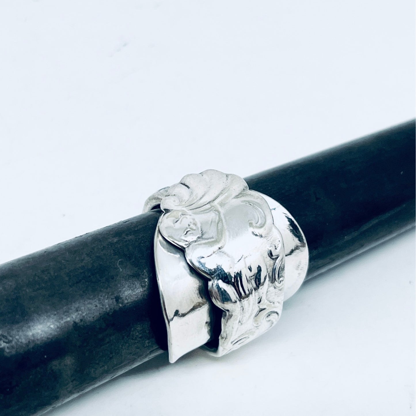 Anello Artigianale PUTTO Mod. INTERO  Realizzato con intero Antico Cucchiaino in Argento (Prima Metà del ’900)