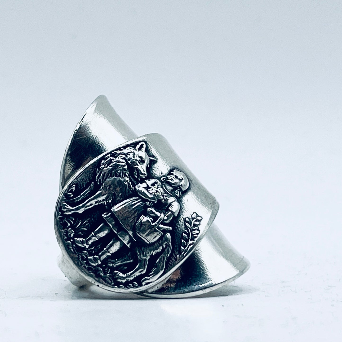 Anello Artigianale CAPPUCCETTO ROSSO&LUPO Mod. INTERO  CUCCHIAINO PAPPA Realizzato con intero Antico cucchiaino da pappa in Argento (Prima Metà del ’900)