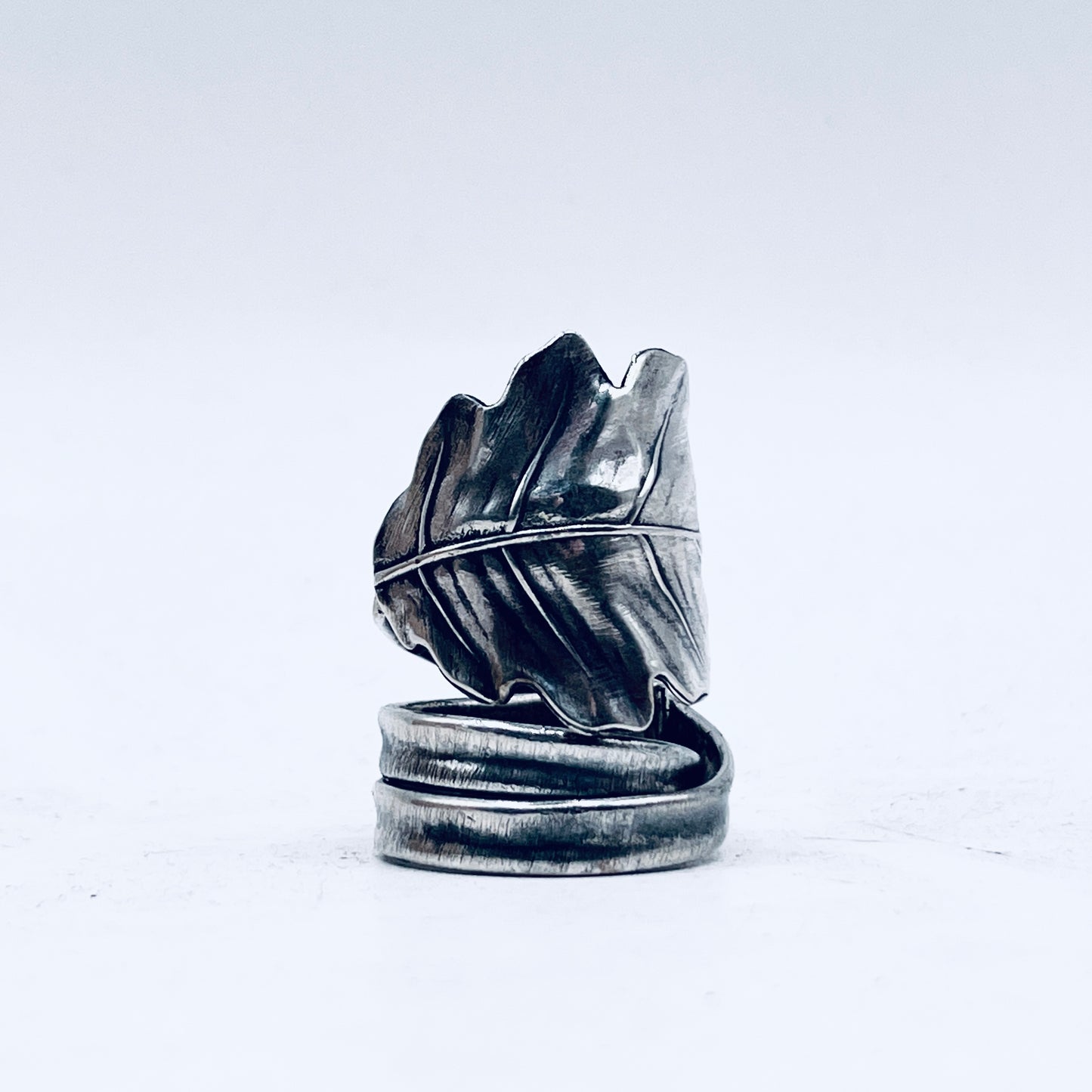 Anello Artigianale CANNUCCIA FOGLIA QUERCIA Mod. SPIRALE  Realizzato con Antica posata in Argento (Prima Metà del ’900)