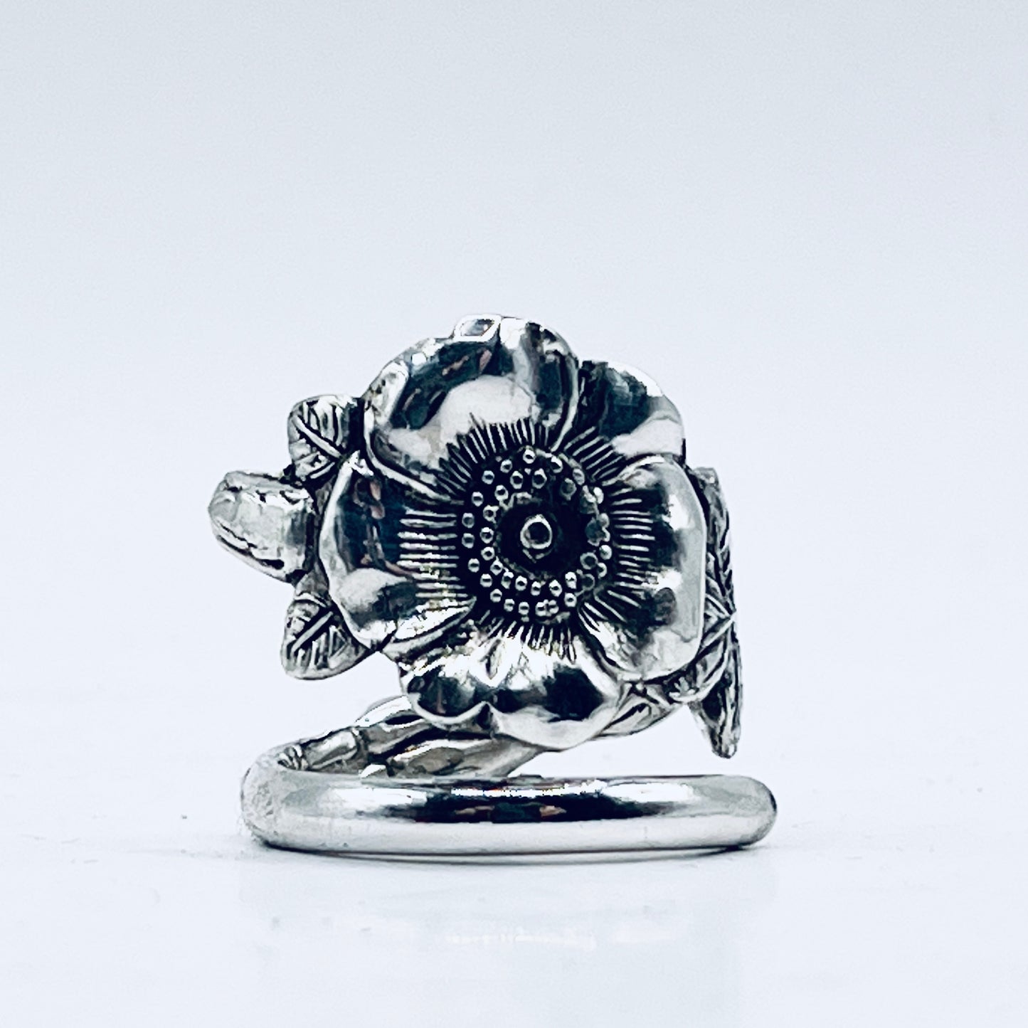 Anello Artigianale FIORE DI MELO Mod. SPIRALE  Realizzato con Antica posata in Argento (Prima Metà del ’900)