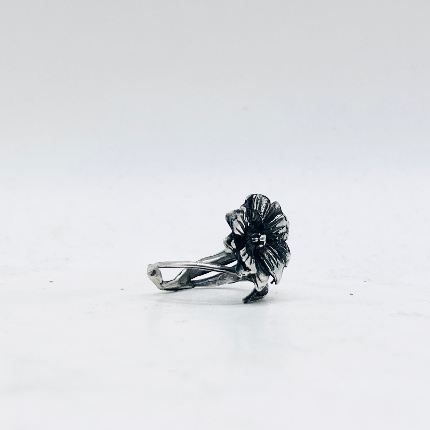 Anello Artigianale FIORE 01 Mod. CLASSICO  Realizzato con Antica SPILLA in Argento 800(Prima Metà del ’900)