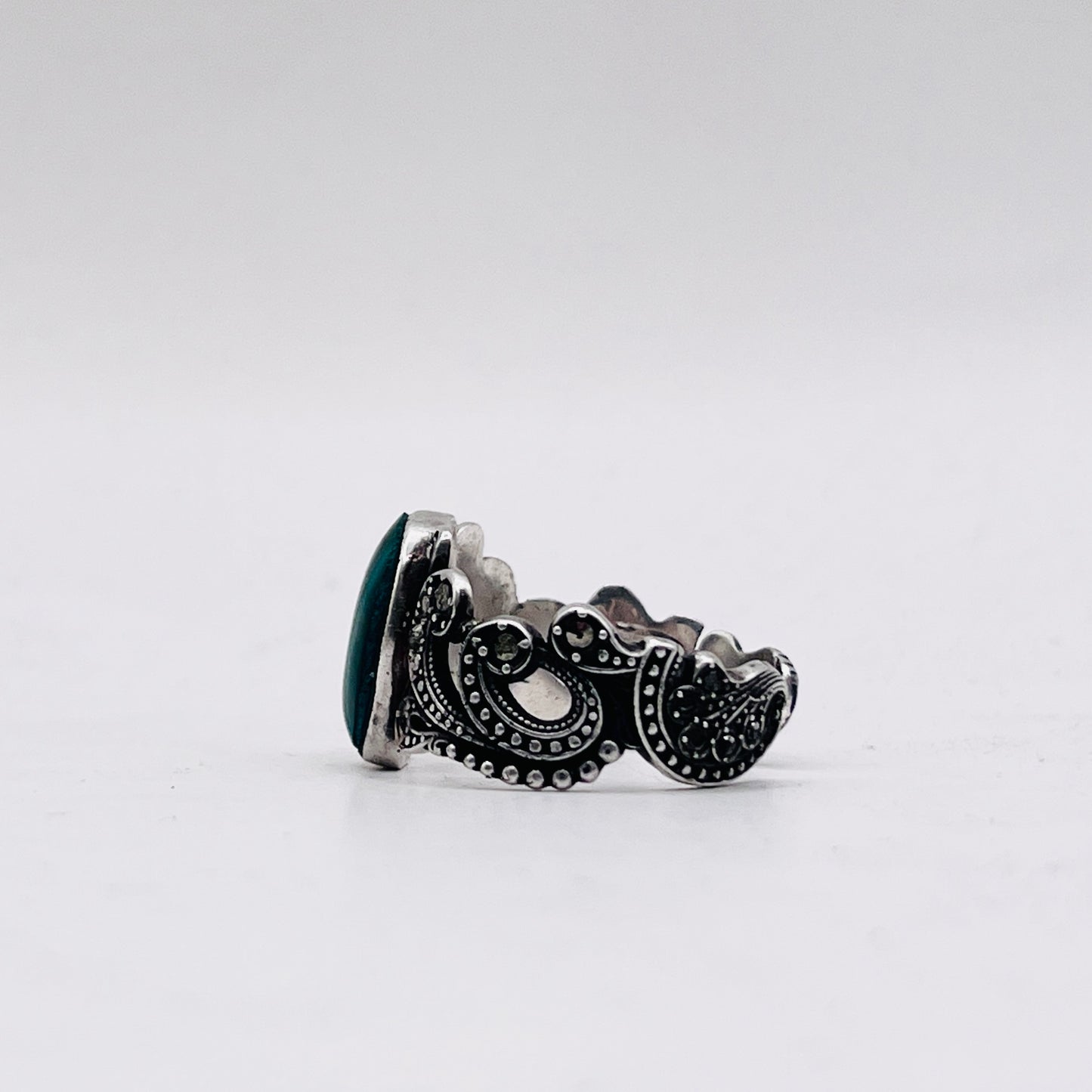 Anello Artigianale SPILLA MALACHITE Mod. SPILLA Realizzato con Antica spilla in Argento (Prima Metà del ’900)