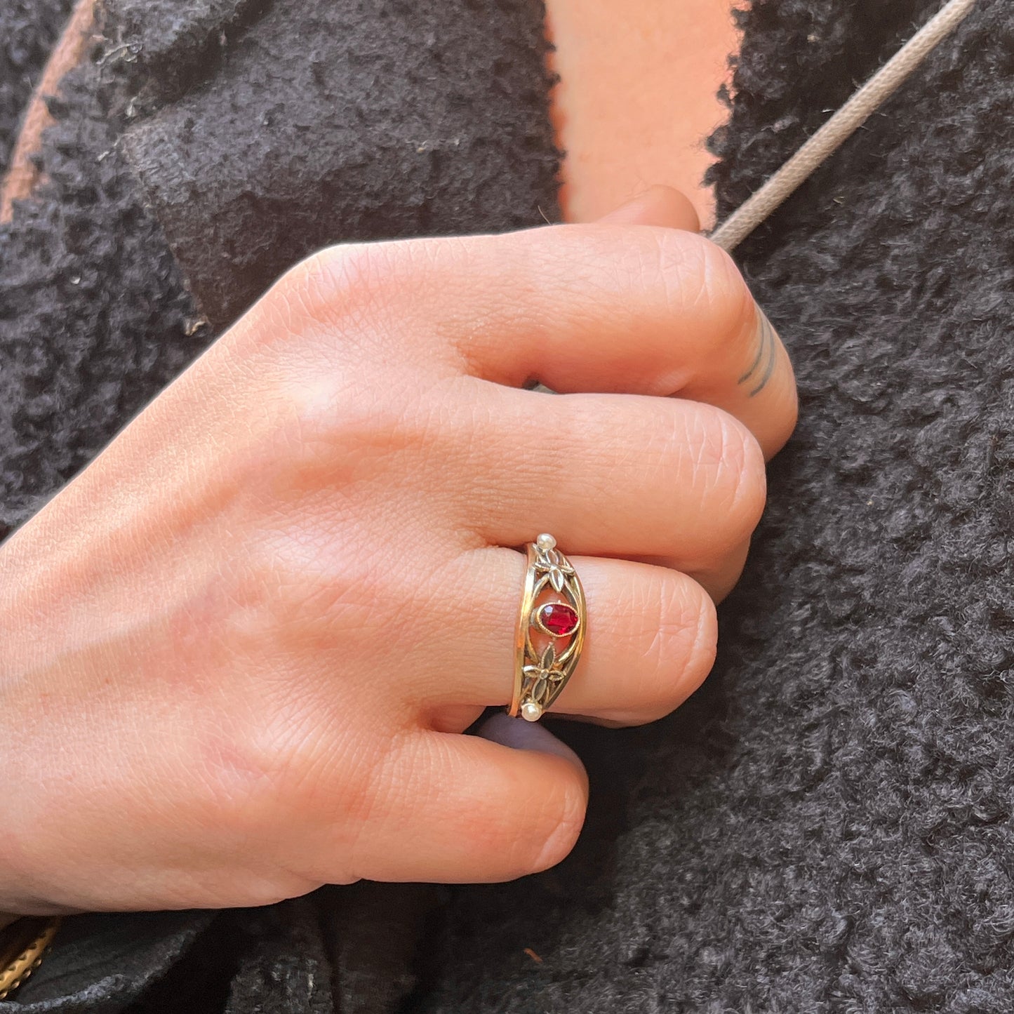 Anello Artigianale GRANATO 01 Mod. SPILLA Realizzato con Antica spilla in Argento (Prima Metà del ’900)
