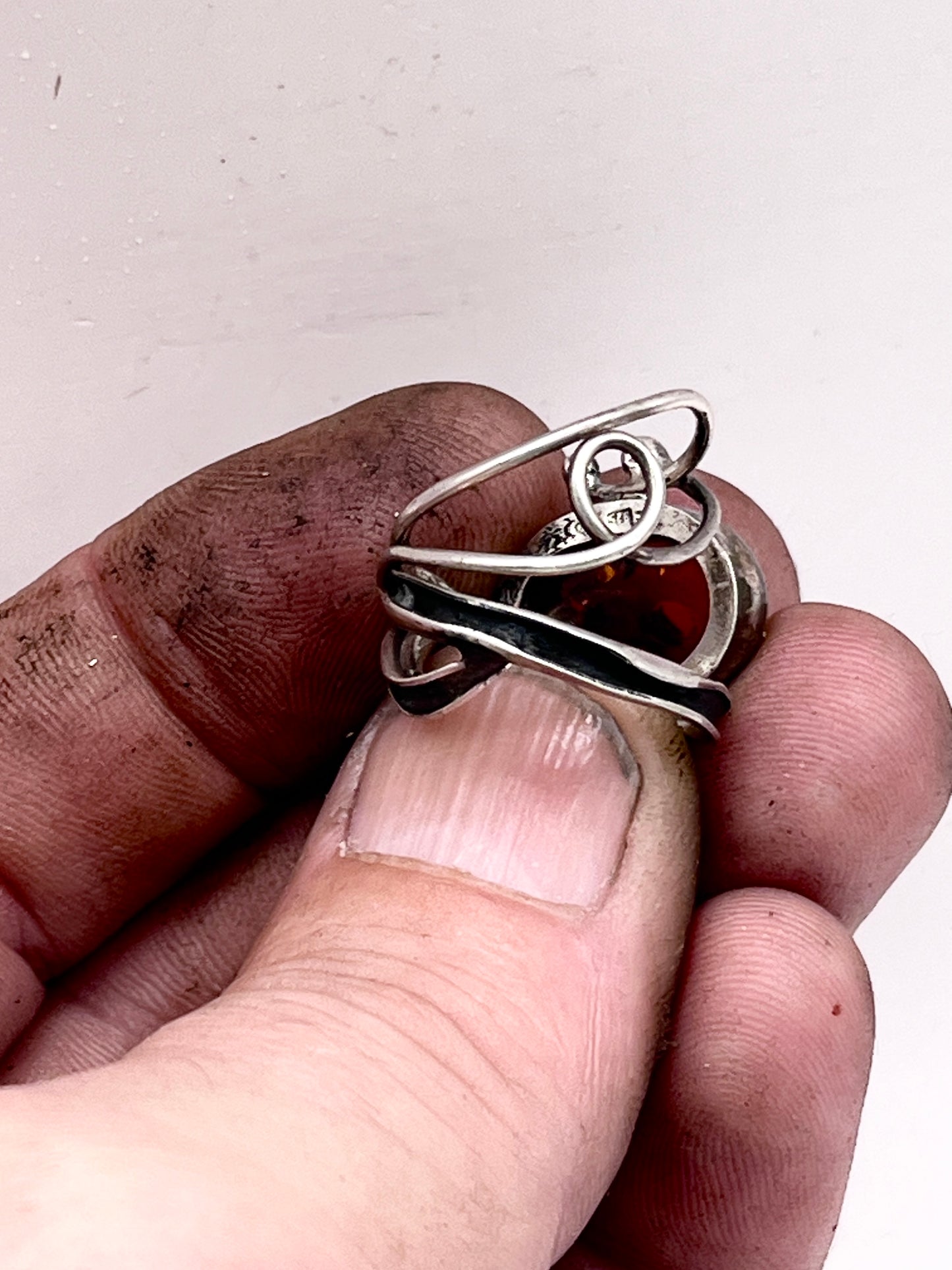 Anello Artigianale MIELE JURASSICO Mod. SPILLA con AMBRA Realizzato con Antica spilla in Argento (Prima Metà del ’900)