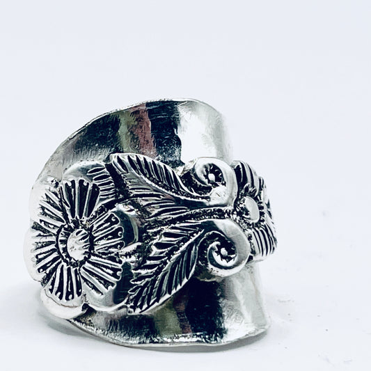 Anello Artigianale FIORE PERÙ Mod. INTERO MARTELLATO Realizzato con intero Antico Cucchiaino in Argento 925(Prima Metà del ’900)