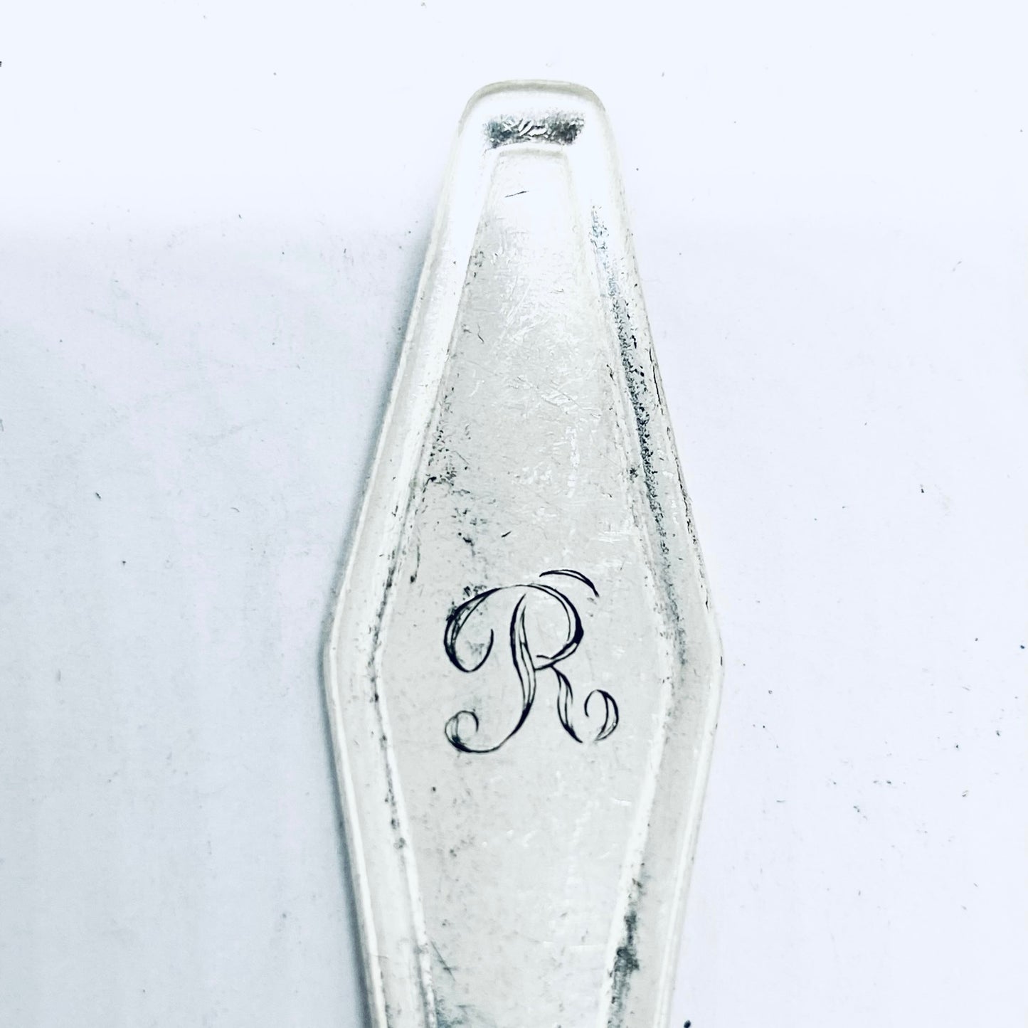Anello Artigianale con Iniziale R