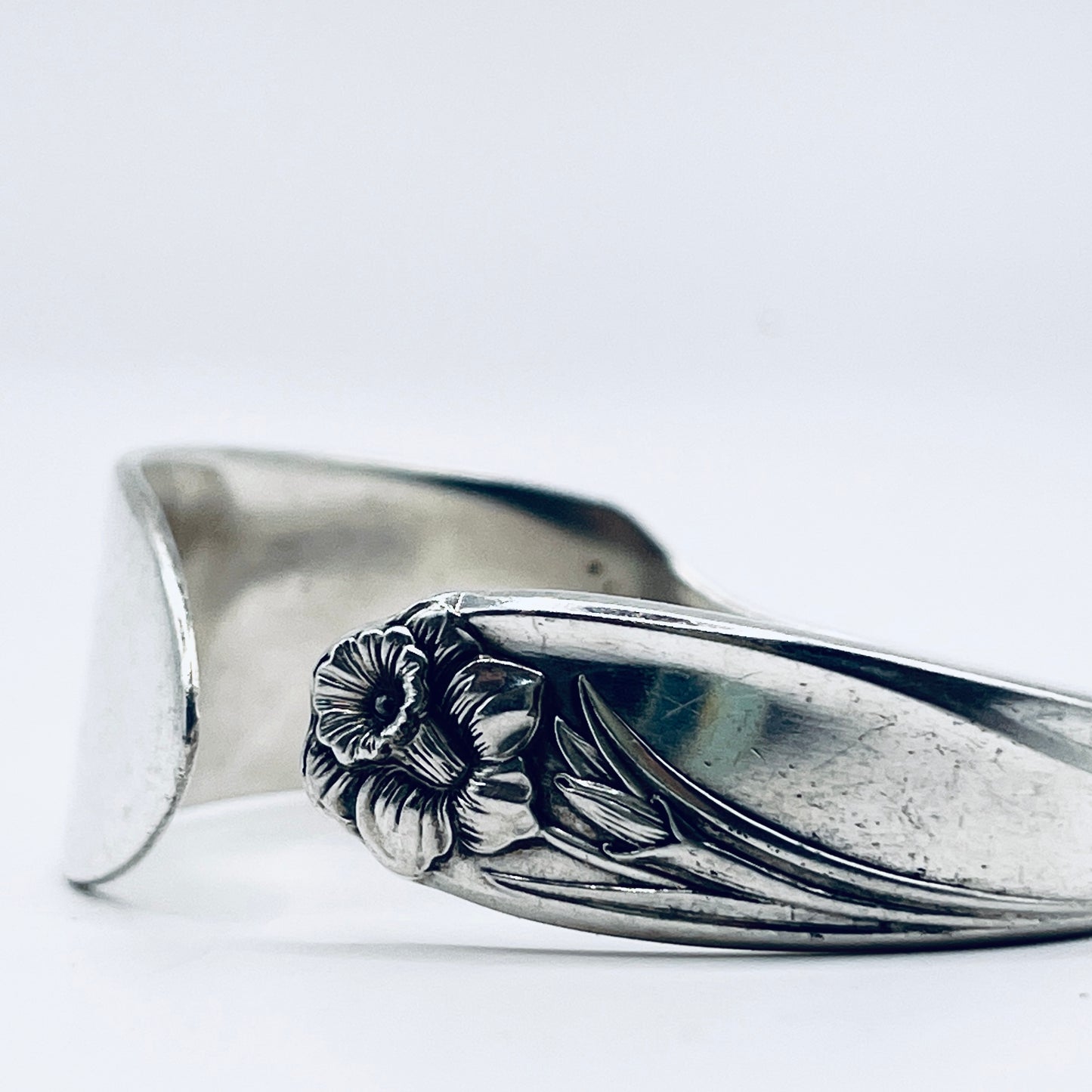 Bracciale Artigianale NARCISO Mod. MASTER BUTTER KNIFE  Realizzato con Antica posata in Argento (Prima Metà del ’900)