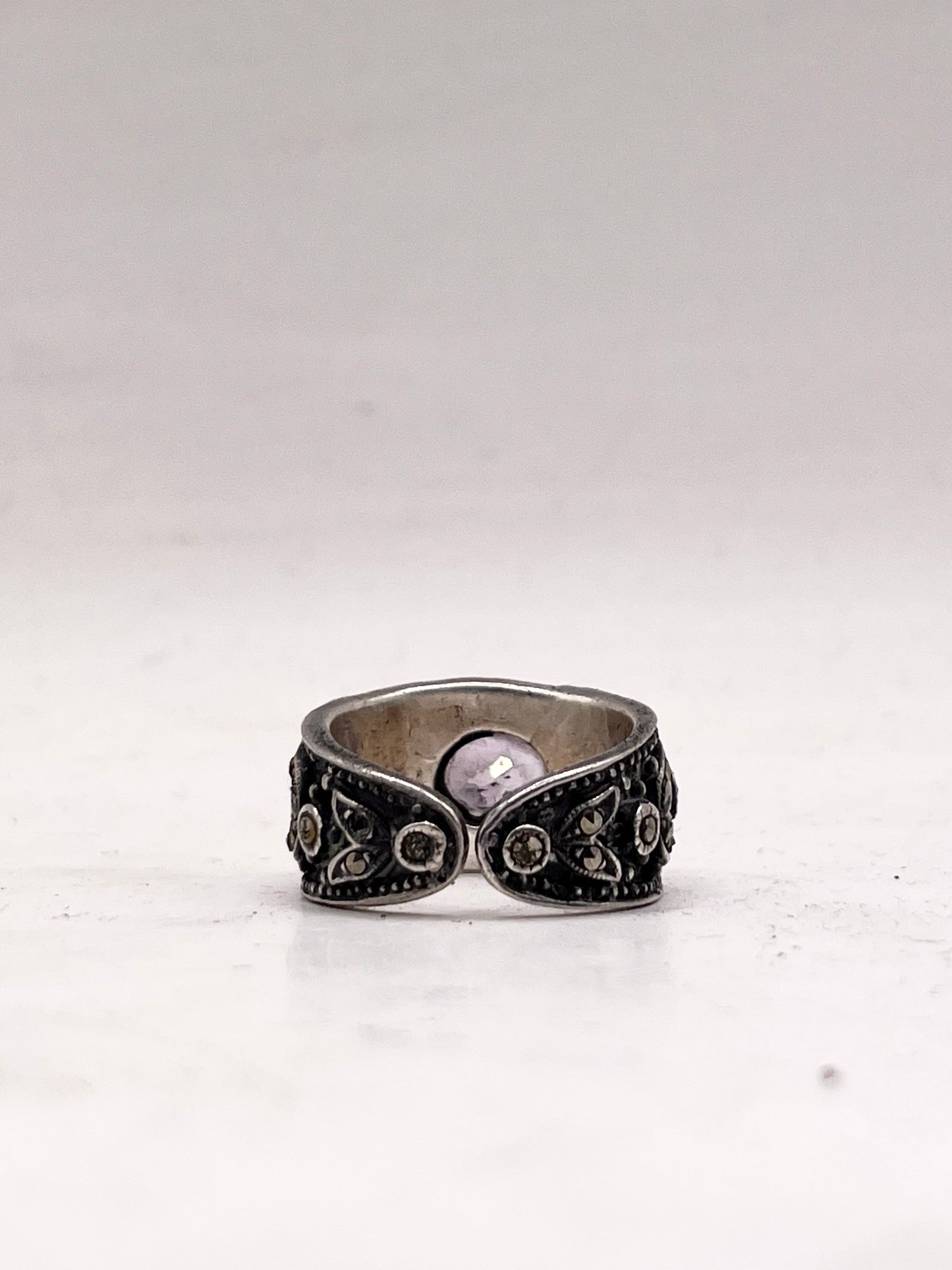 Anello Artigianale SPILLA INCANTO Mod. SPILLA CON AMETISTA Realizzato con Antica spilla in Argento (Prima Metà del ’900)