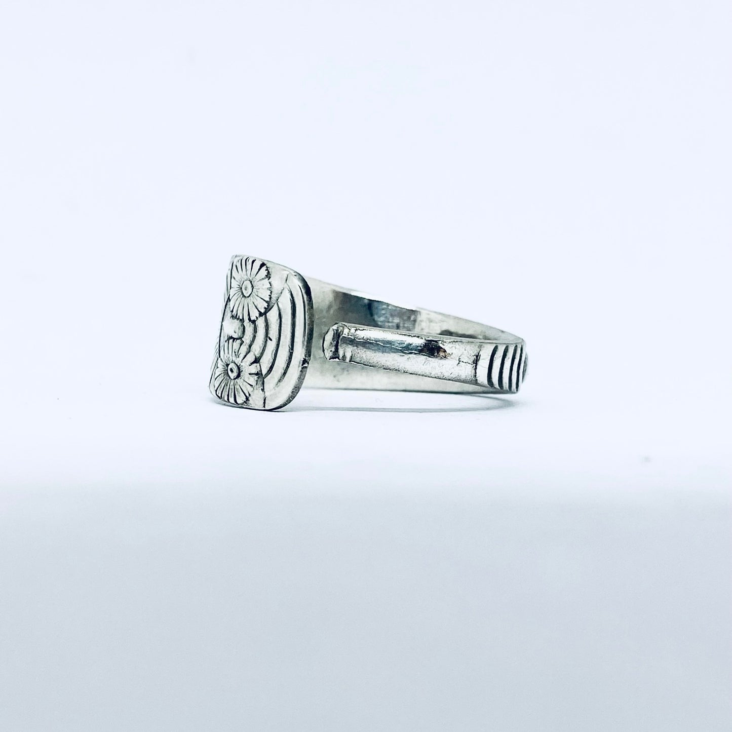 Anello Artigianale GUFO Mod. CLASSICO/SPIRALE  Realizzato con Antica posata in Argento (Prima Metà del ’900)