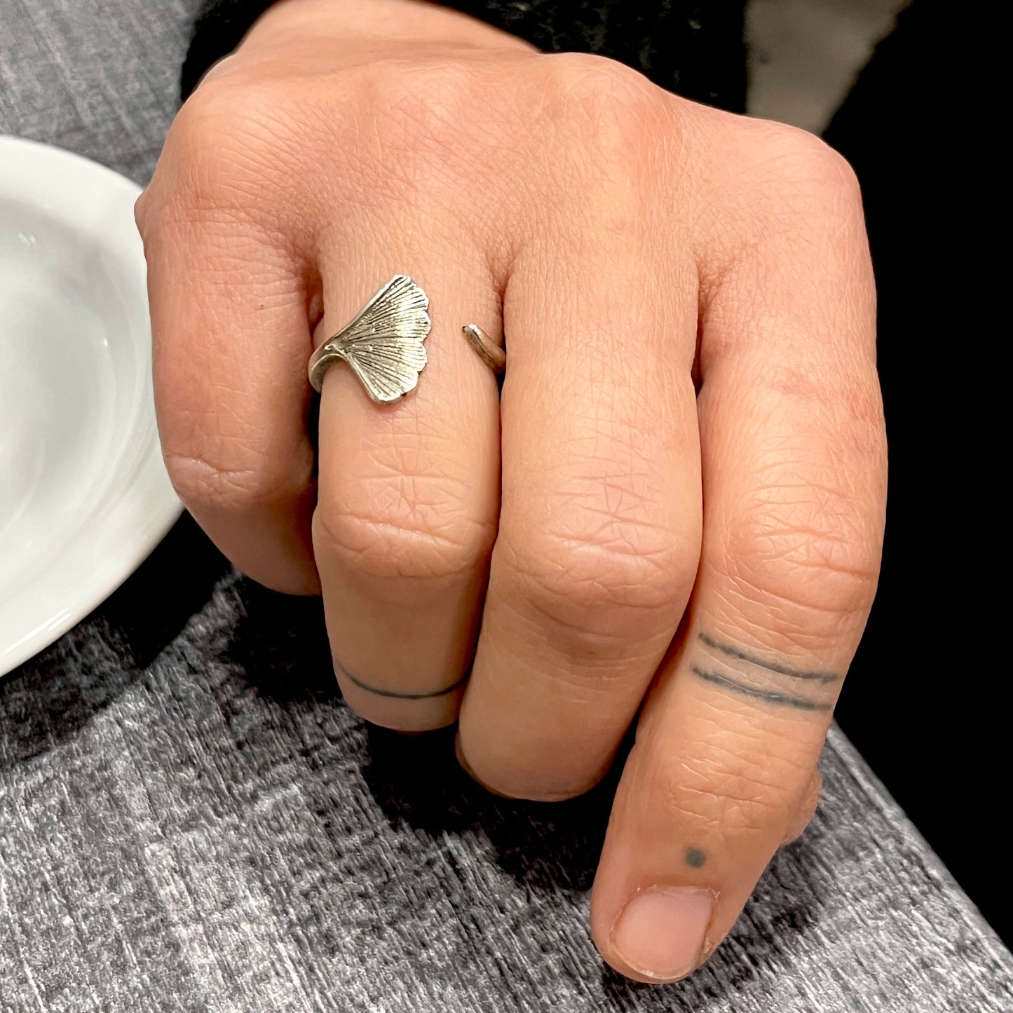 Anello Artigianale GINKGO Mod. SPILLA Realizzato con Antica spilla in Argento (Prima Metà del ’900)