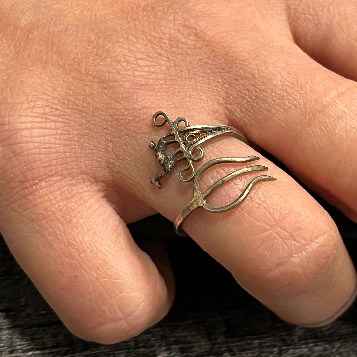 Anello Artigianale LAMA Mod. FORCHETTINA Realizzato con intera antica forchettina in Argento 925 (Prima Metà del ’900)