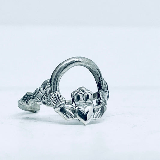 Anello Artigianale CLADDAGH Mod. SPILLA Realizzato con Antica spilla in Argento (Prima Metà del ’900)