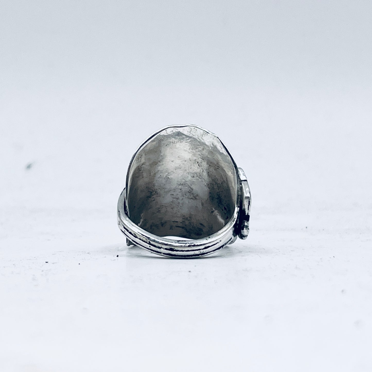 Anello Artigianale Mod. CLASSICO/SPIRALE/INTERO  “IRIS-GIGLIO”  Realizzato con Antica posata in Argento (Prima Metà del ’900)