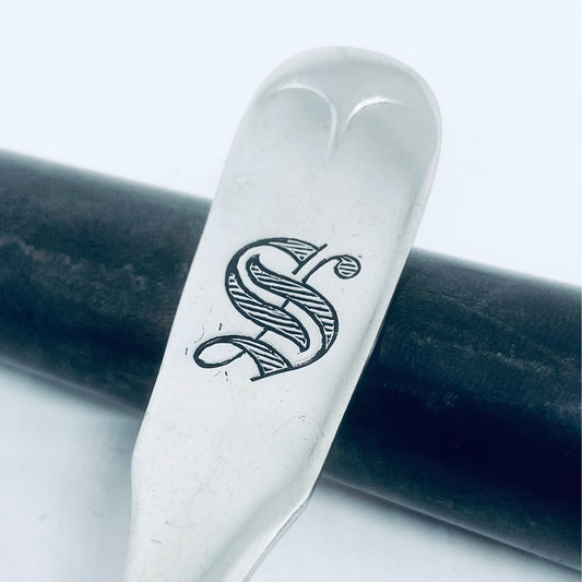Anello Artigianale con Iniziale S
