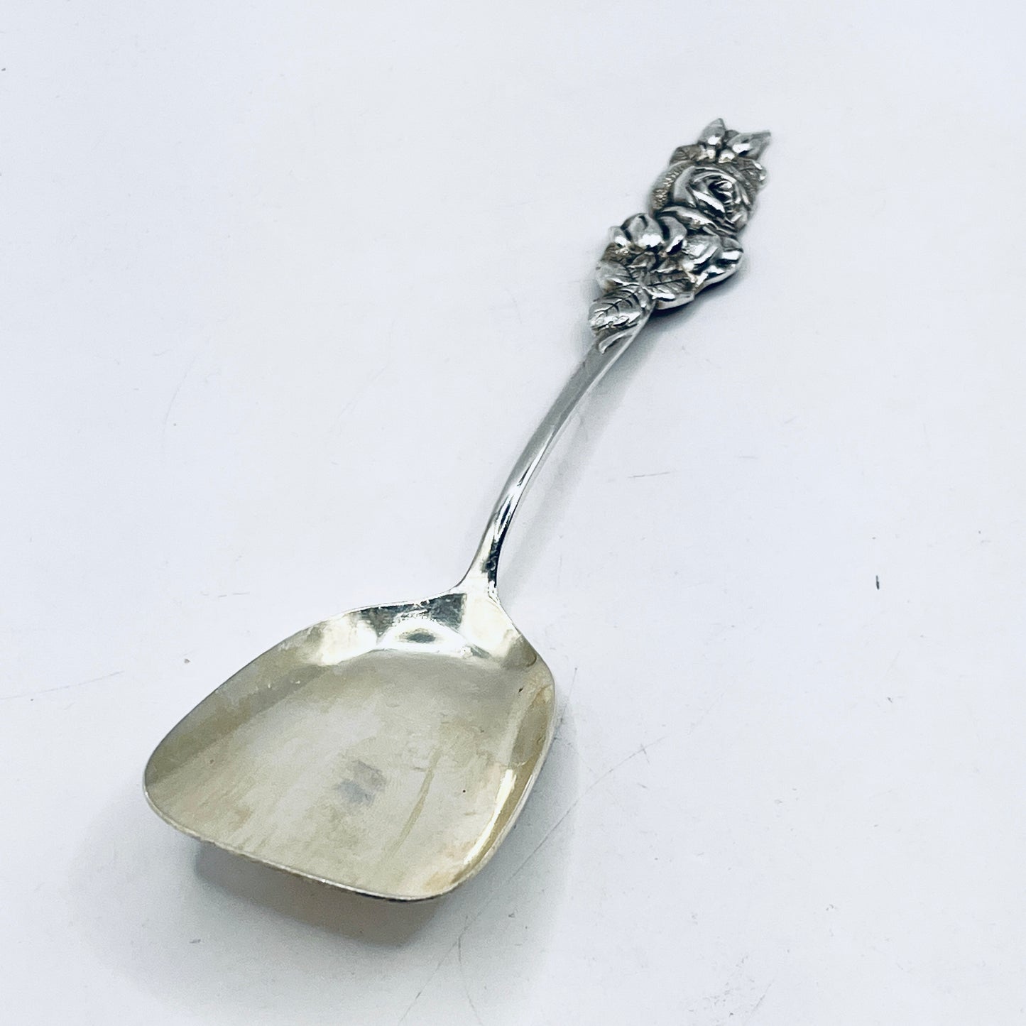 Anello Artigianale ROSA SELVATICA Mod. SPIRALE  Realizzato con Antica posata in Argento (Prima Metà del ’900)