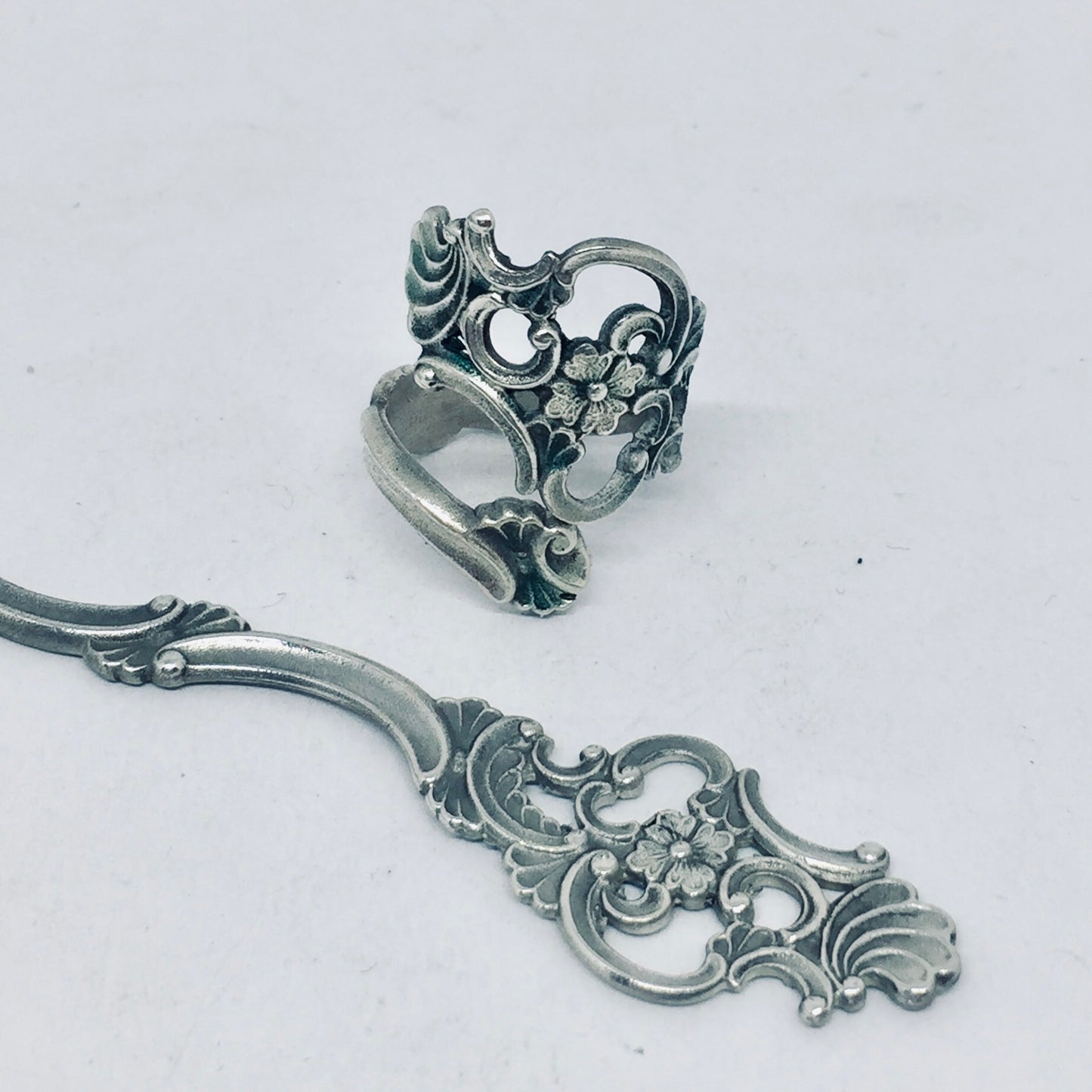 Anello Artigianale TRAFORATO Mod. CLASSICO/SPIRALE  Realizzato con Antica posata in Argento (Prima Metà del ’900)