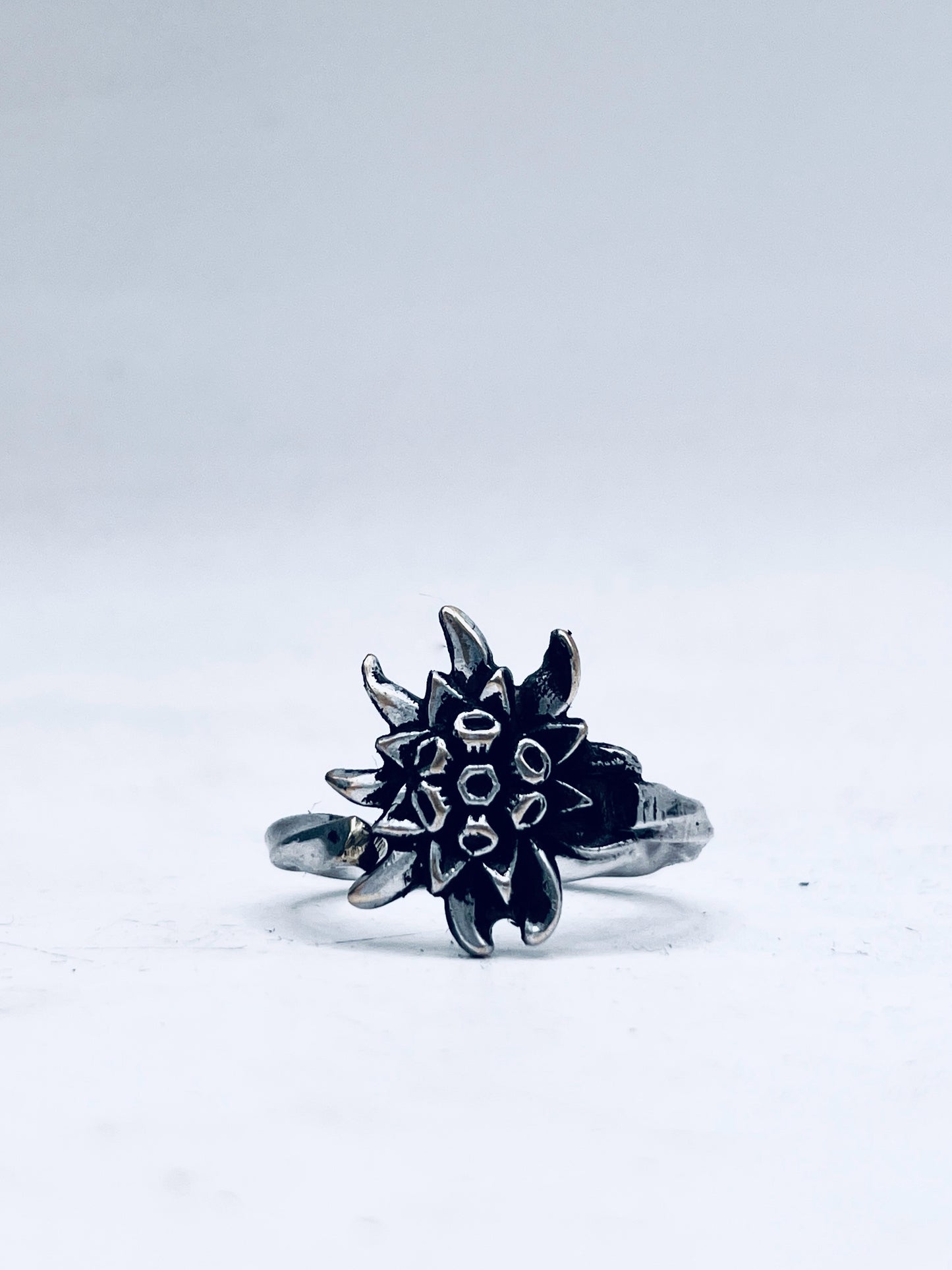 Anello Artigianale STELLA ALPINA Mod. CLASSICO  Realizzato con intero Antico Cucchiaino in Argento 800(Prima Metà del ’900)